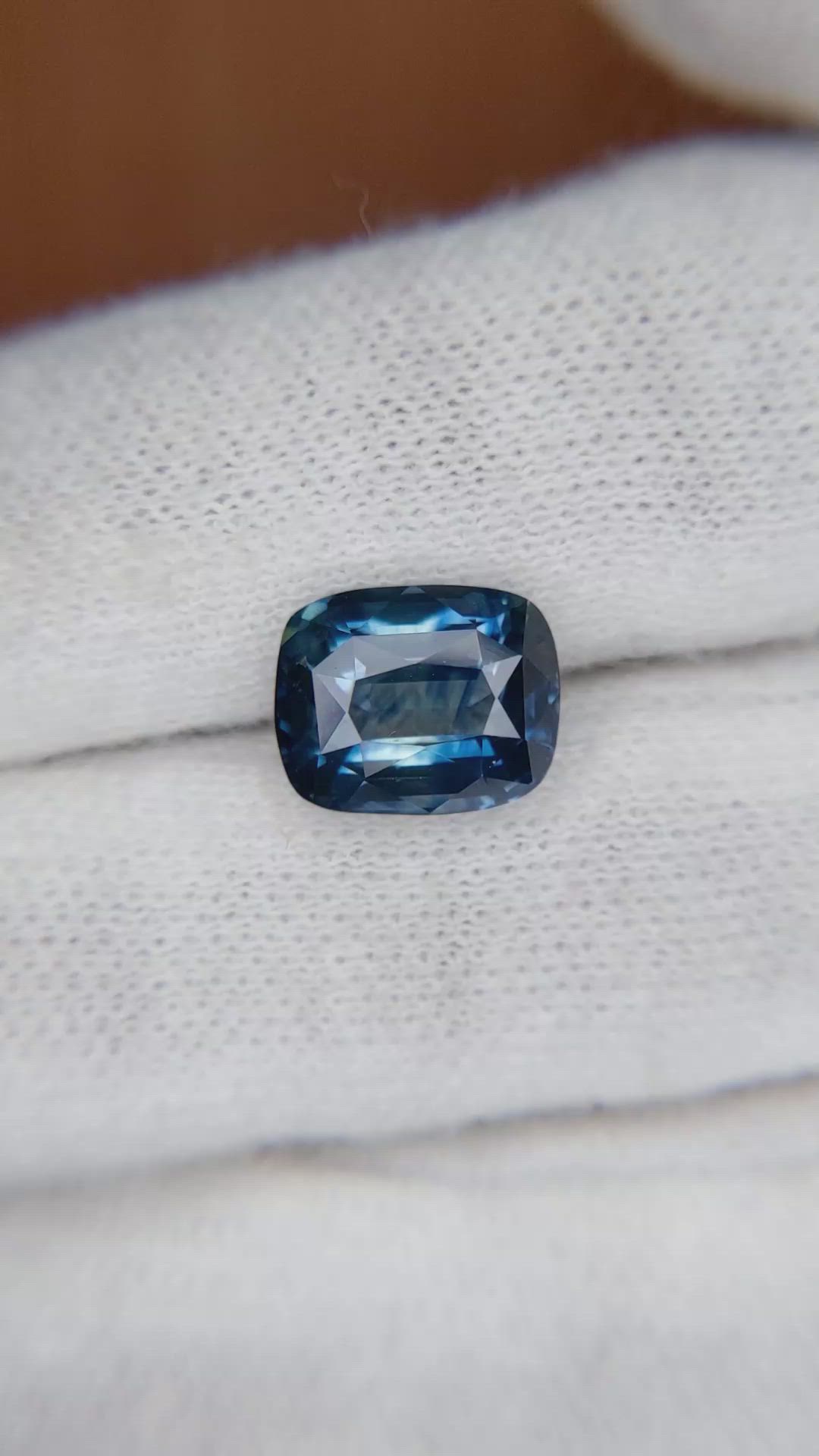 5.00 Ct. Bi Color Sapphire from Ceylon (Sri Lanka) Size Video