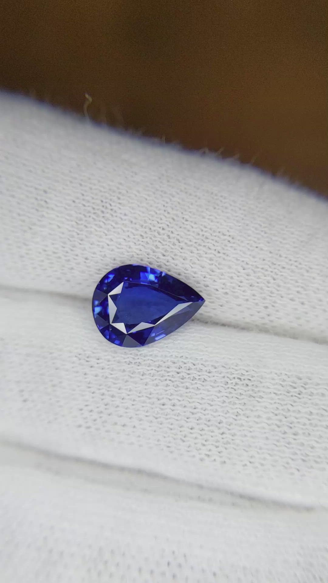 2.59 Ct. Blue Sapphire from Ceylon (Sri Lanka) Size Video