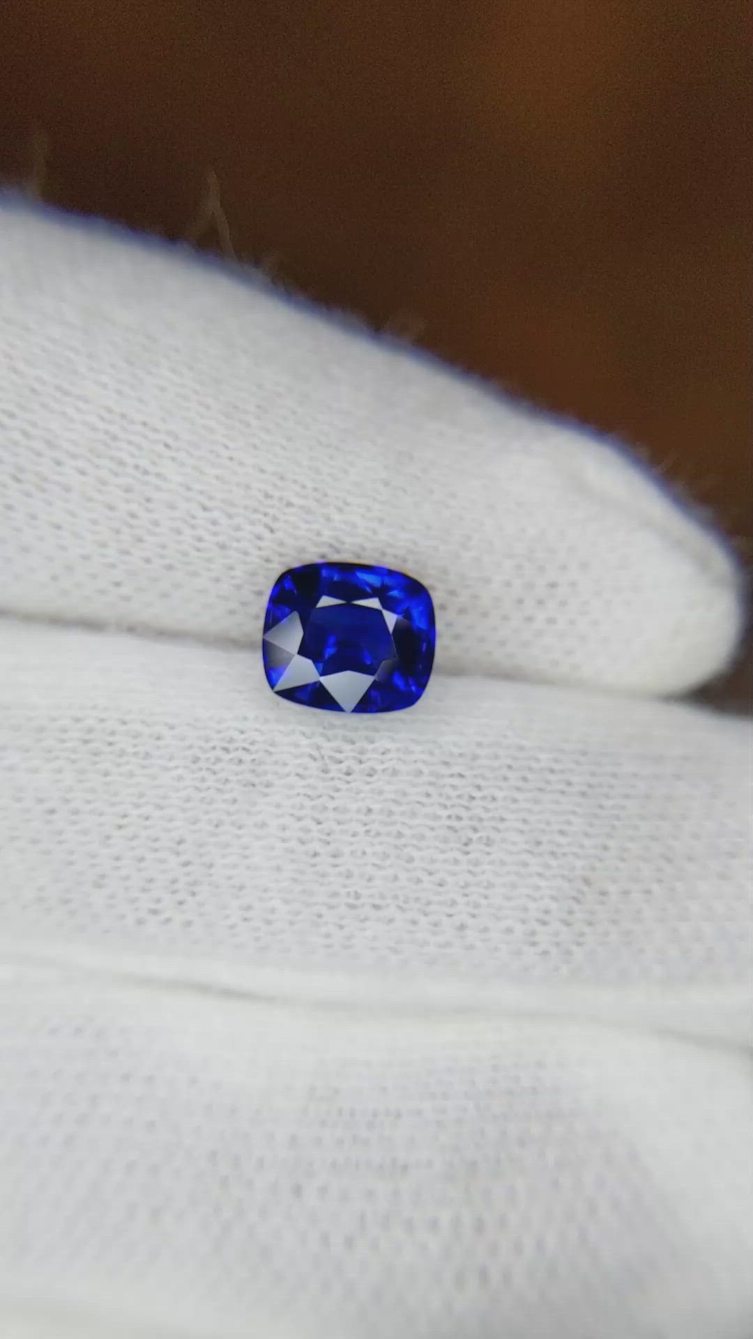 1.73 Ct. Blue Sapphire from Ceylon (Sri Lanka) Size Video