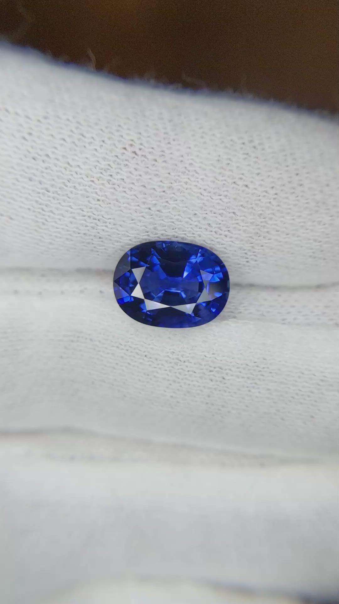 3.34 Ct. Blue Sapphire from Ceylon (Sri Lanka) Size Video