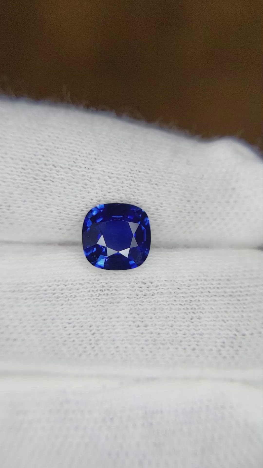 2.22 Ct. Blue Sapphire from Ceylon (Sri Lanka) Size Video