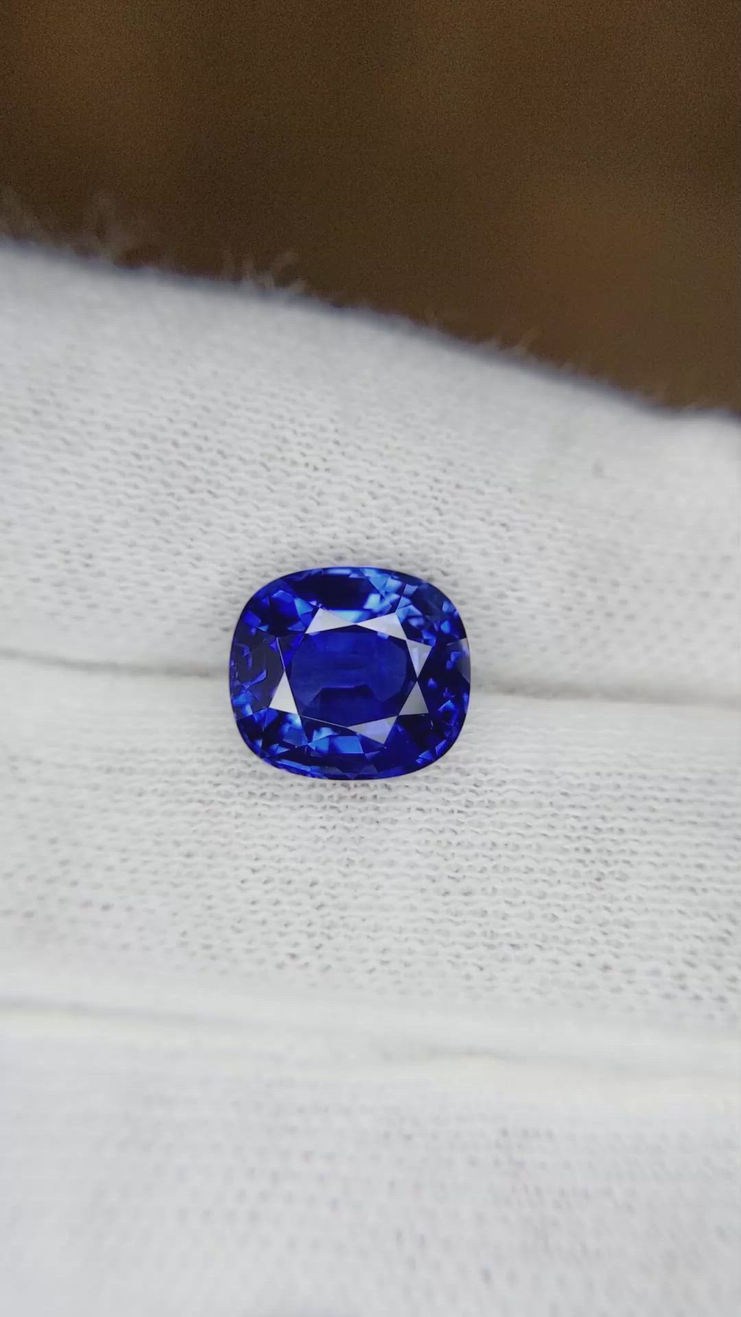 4.35 Ct. Blue Sapphire from Ceylon (Sri Lanka) Size Video