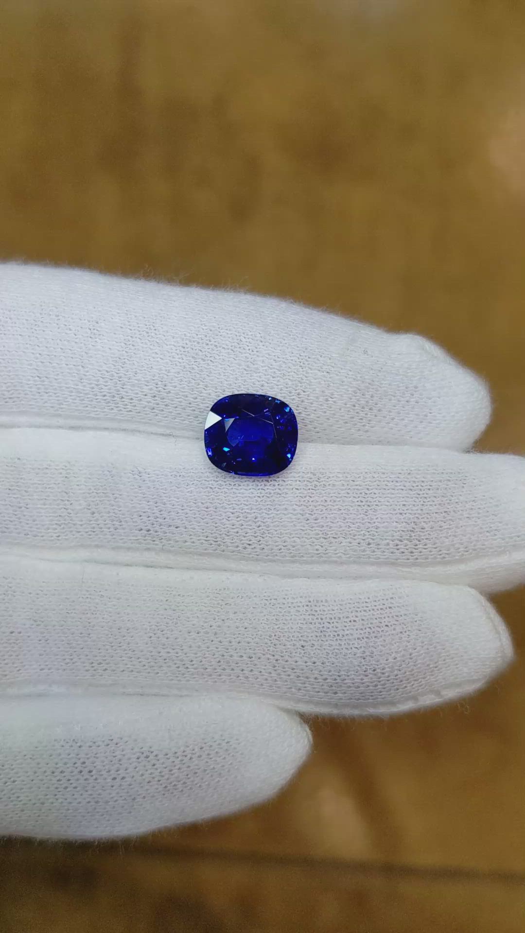 4.35 Ct. Blue Sapphire from Ceylon (Sri Lanka) Size Video