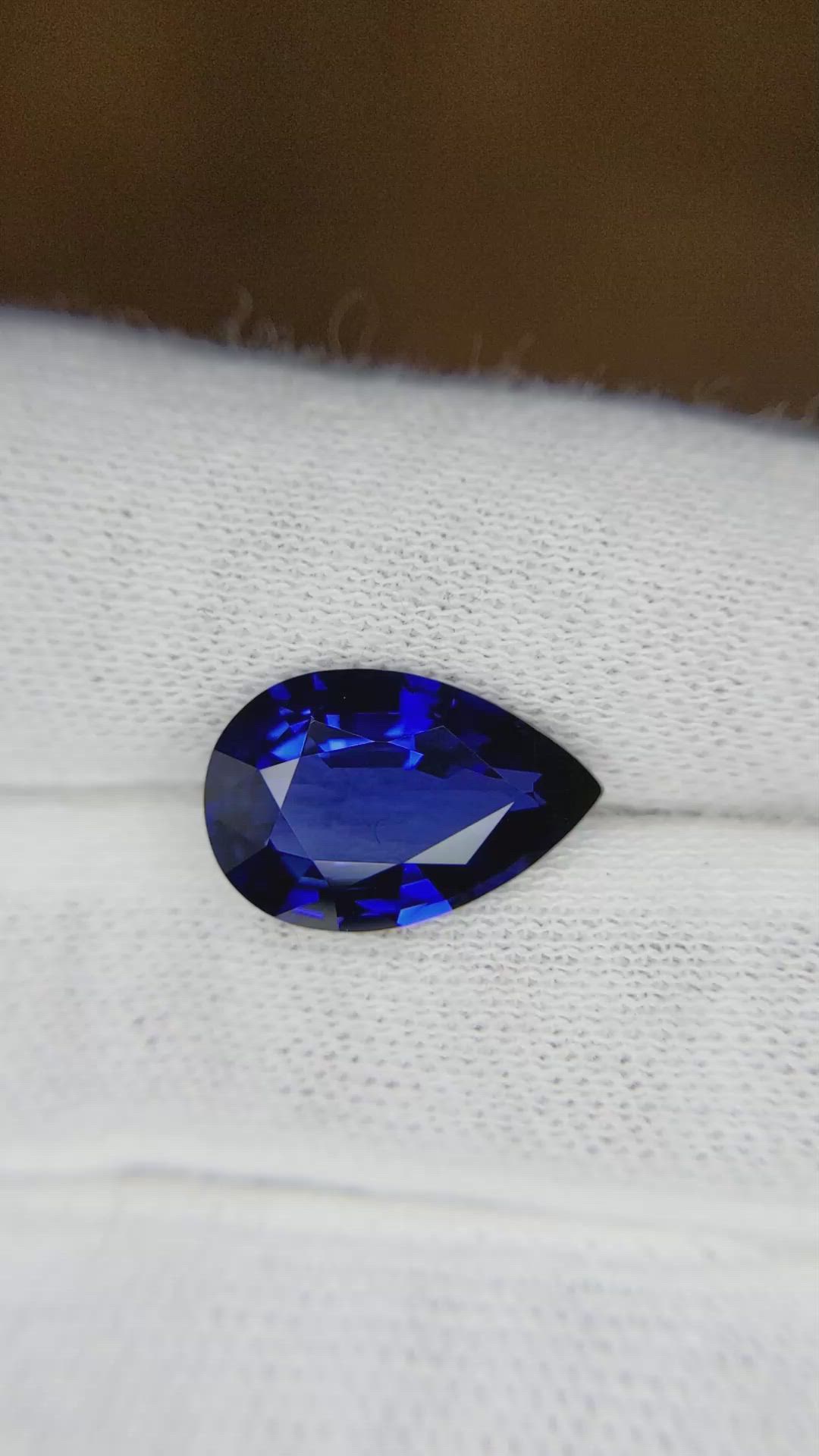 5.70 Ct. Blue Sapphire from Ceylon (Sri Lanka) Size Video
