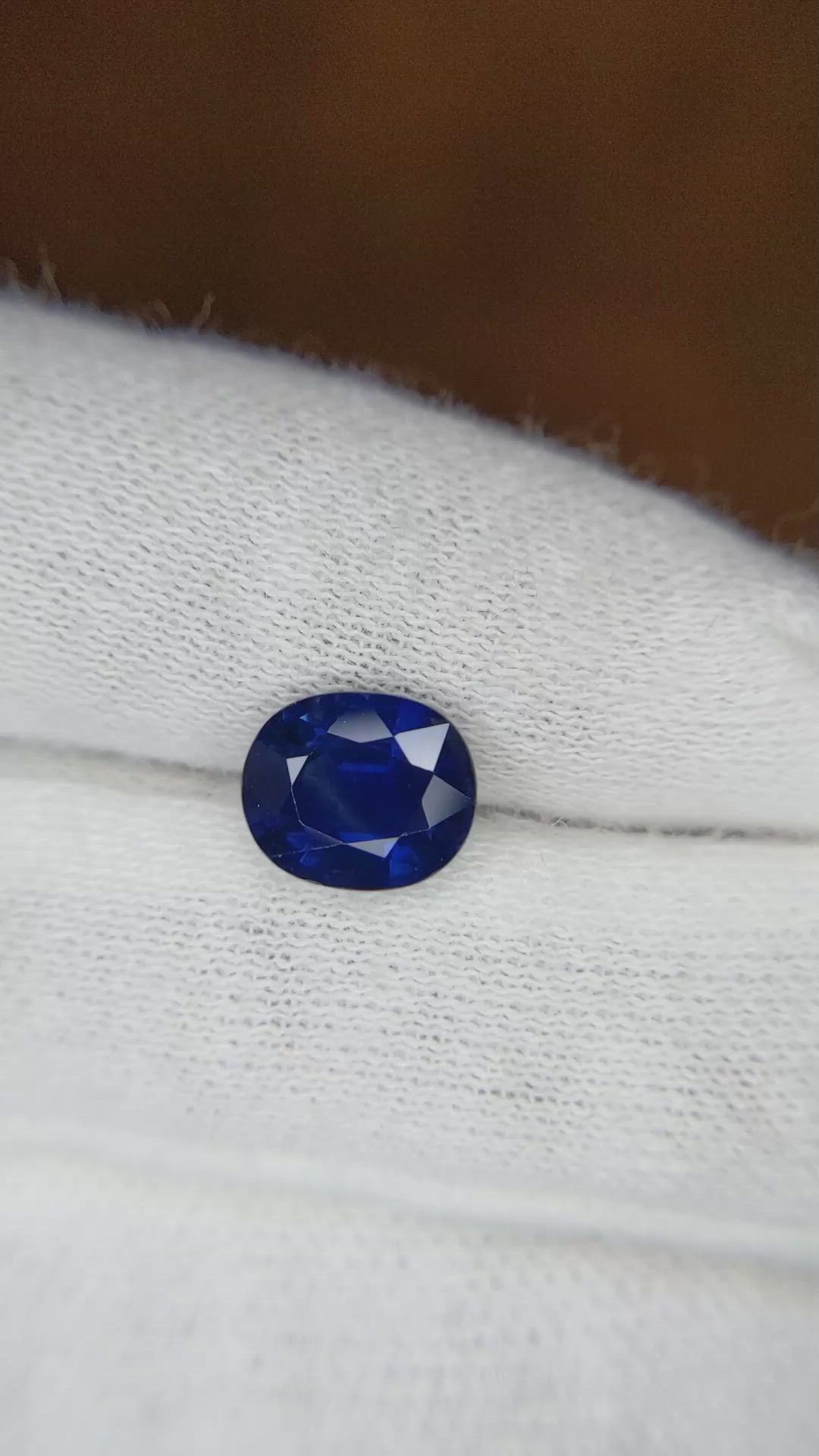 2.23 Ct. Blue Sapphire from Ceylon (Sri Lanka) Size Video