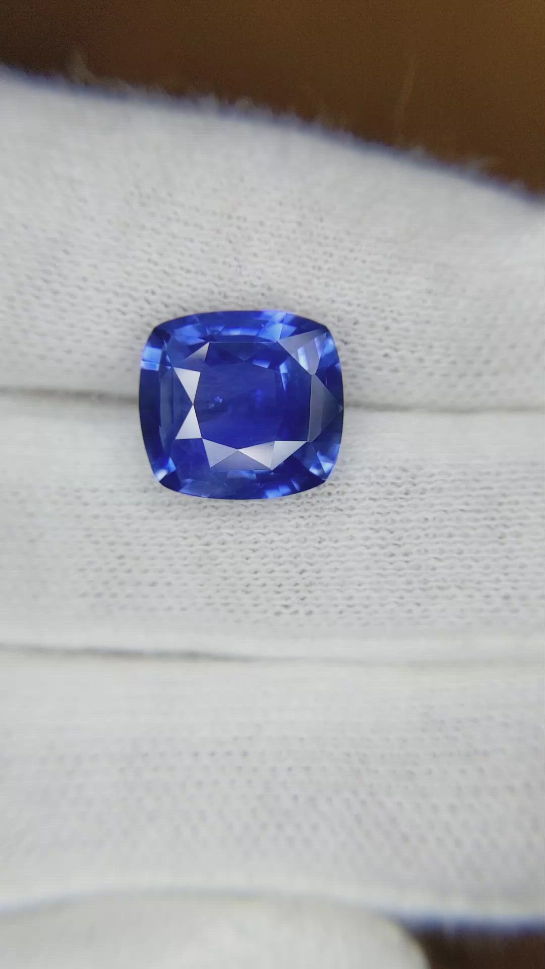 4.98 Ct. Blue Sapphire from Ceylon (Sri Lanka) Size Video