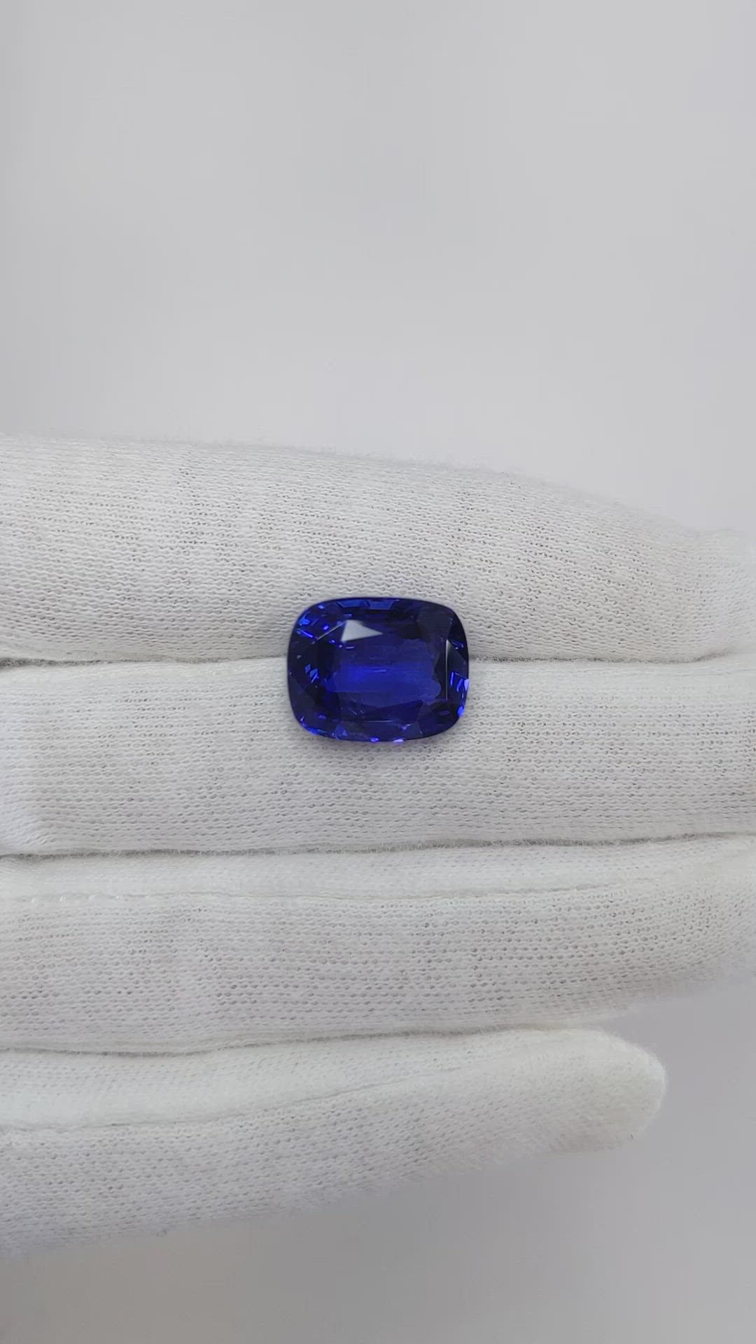11.75 Ct. Blue Sapphire from Ceylon (Sri Lanka) Size Video