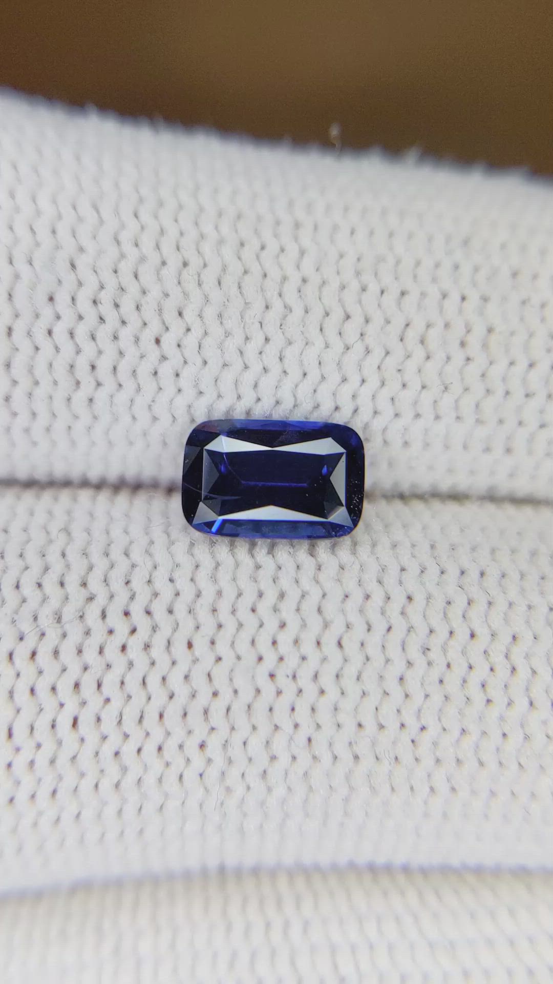 1.23 Ct. Blue Sapphire from Ceylon (Sri Lanka) Size Video