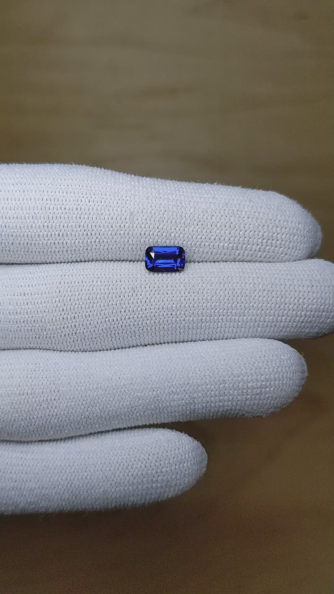1.23 Ct. Blue Sapphire from Ceylon (Sri Lanka) Size Video
