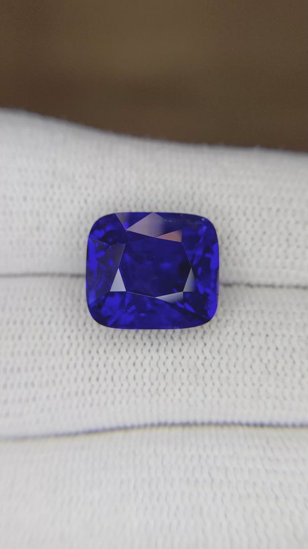 12.94 Ct. Blue Sapphire from Ceylon (Sri Lanka) Size Video