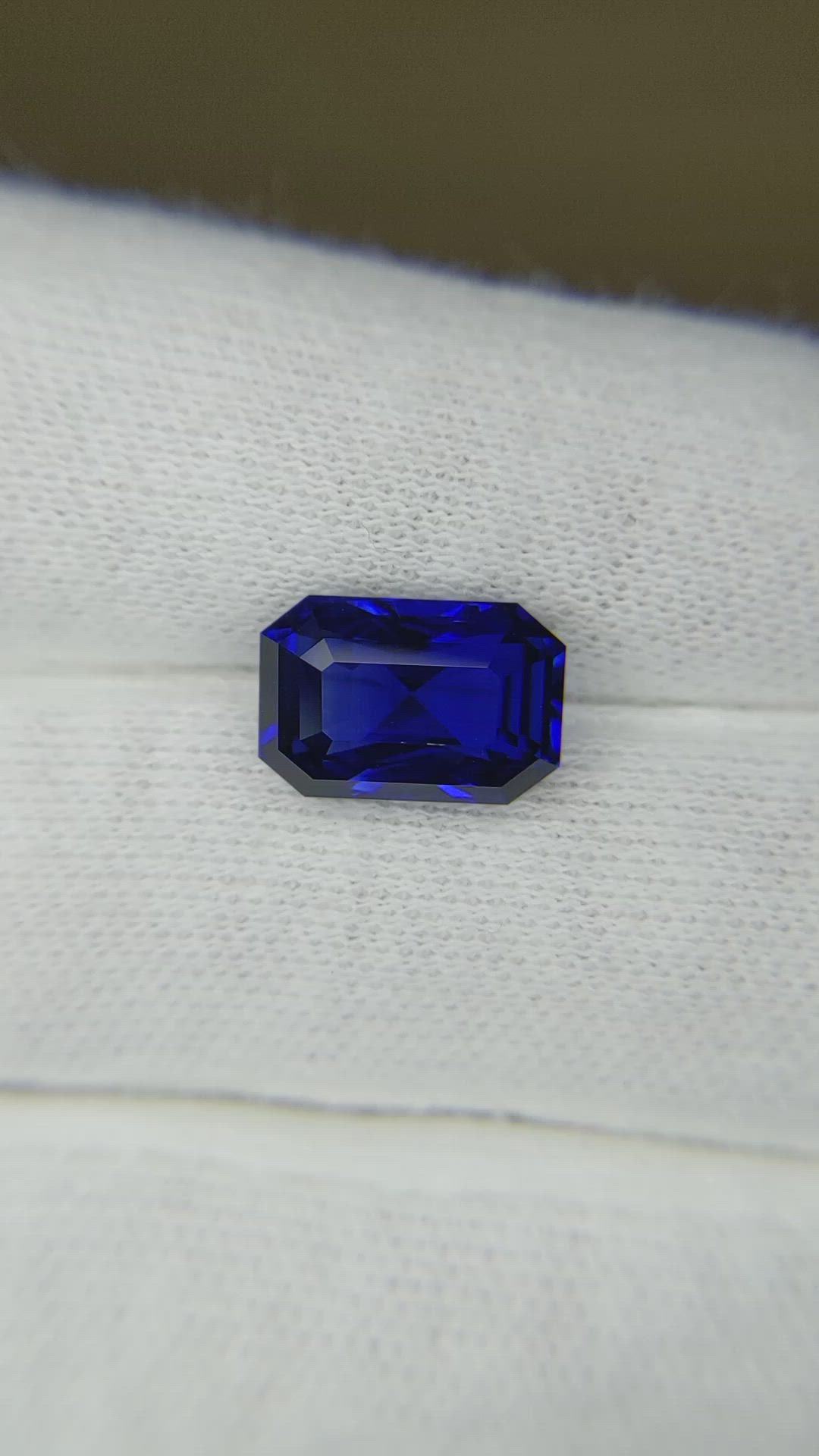 5.07 Ct. Blue Sapphire from Ceylon (Sri Lanka) Size Video