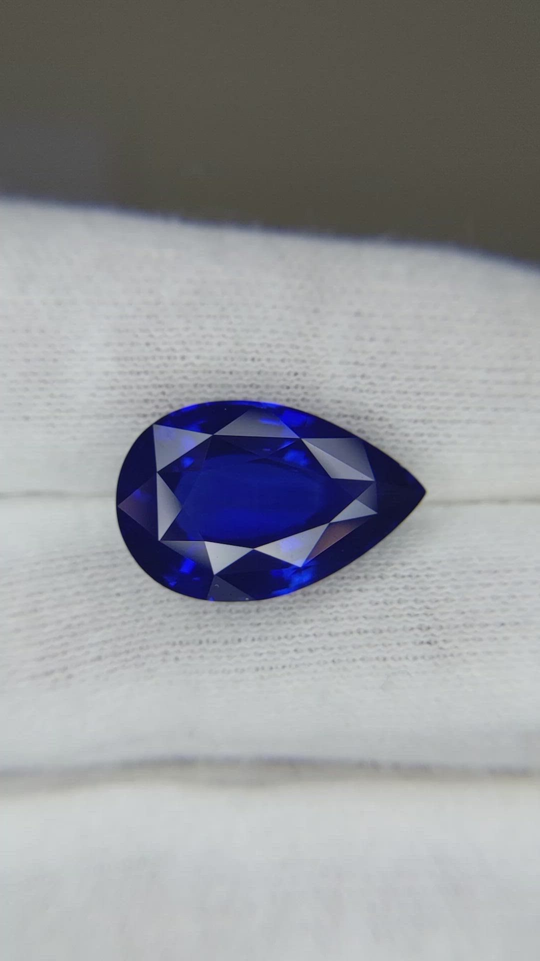 10.15 Ct. Sapphire from Ceylon (Sri Lanka) Size Video