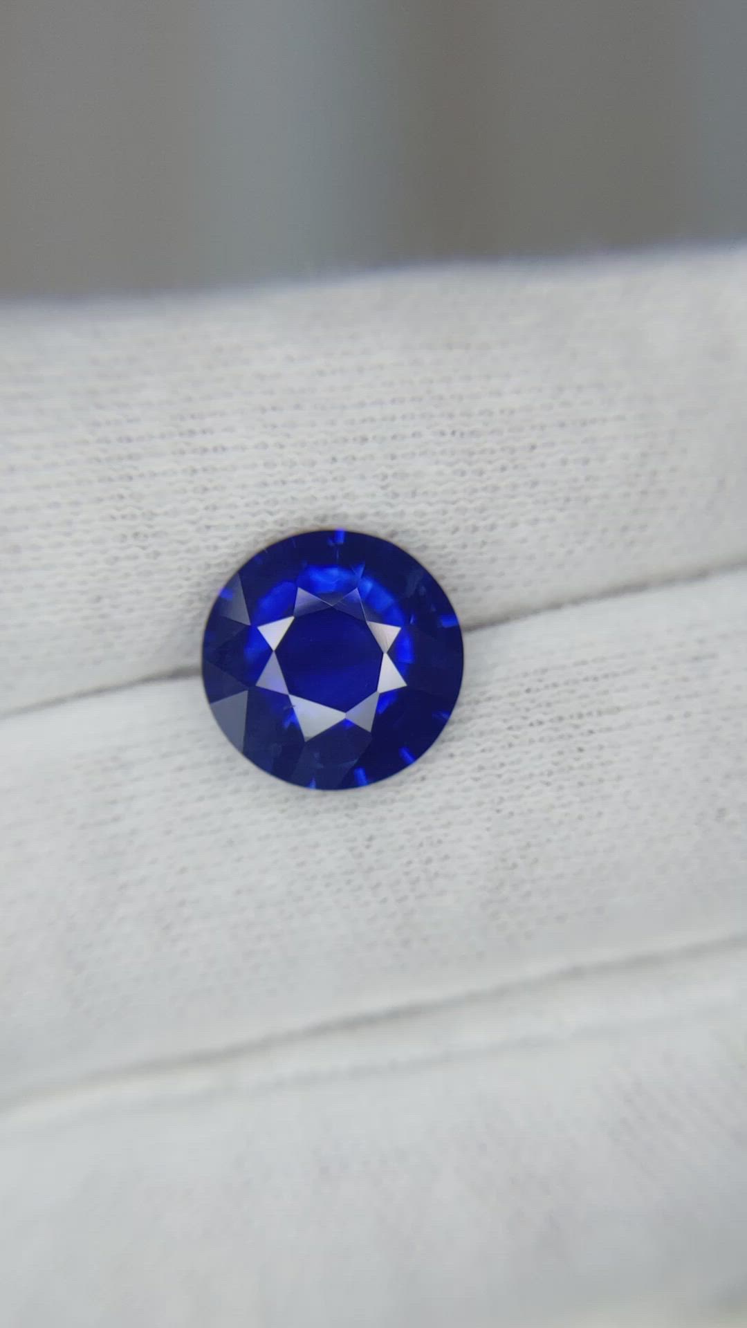 5.18 Ct. Blue Sapphire from Ceylon (Sri Lanka) Size Video