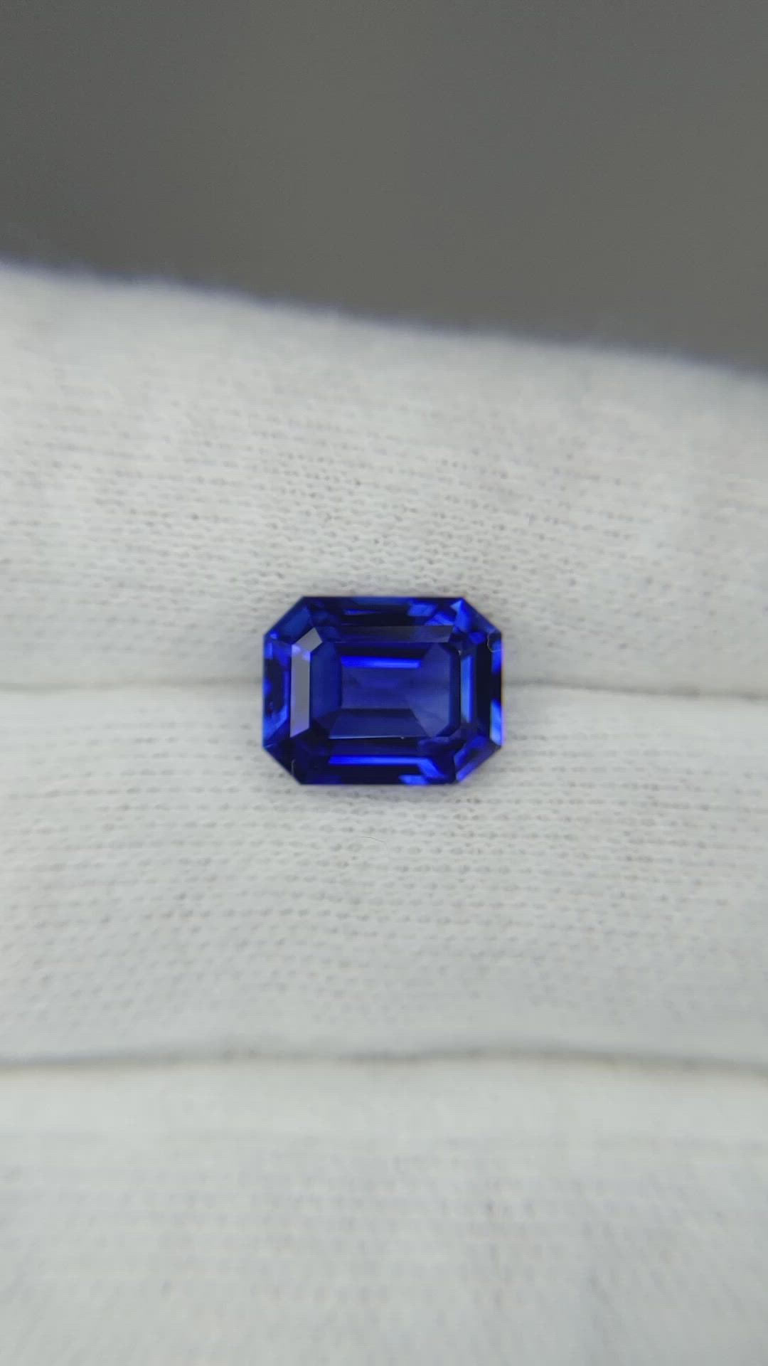 3.92 Ct. Blue Sapphire from Ceylon (Sri Lanka) Size Video