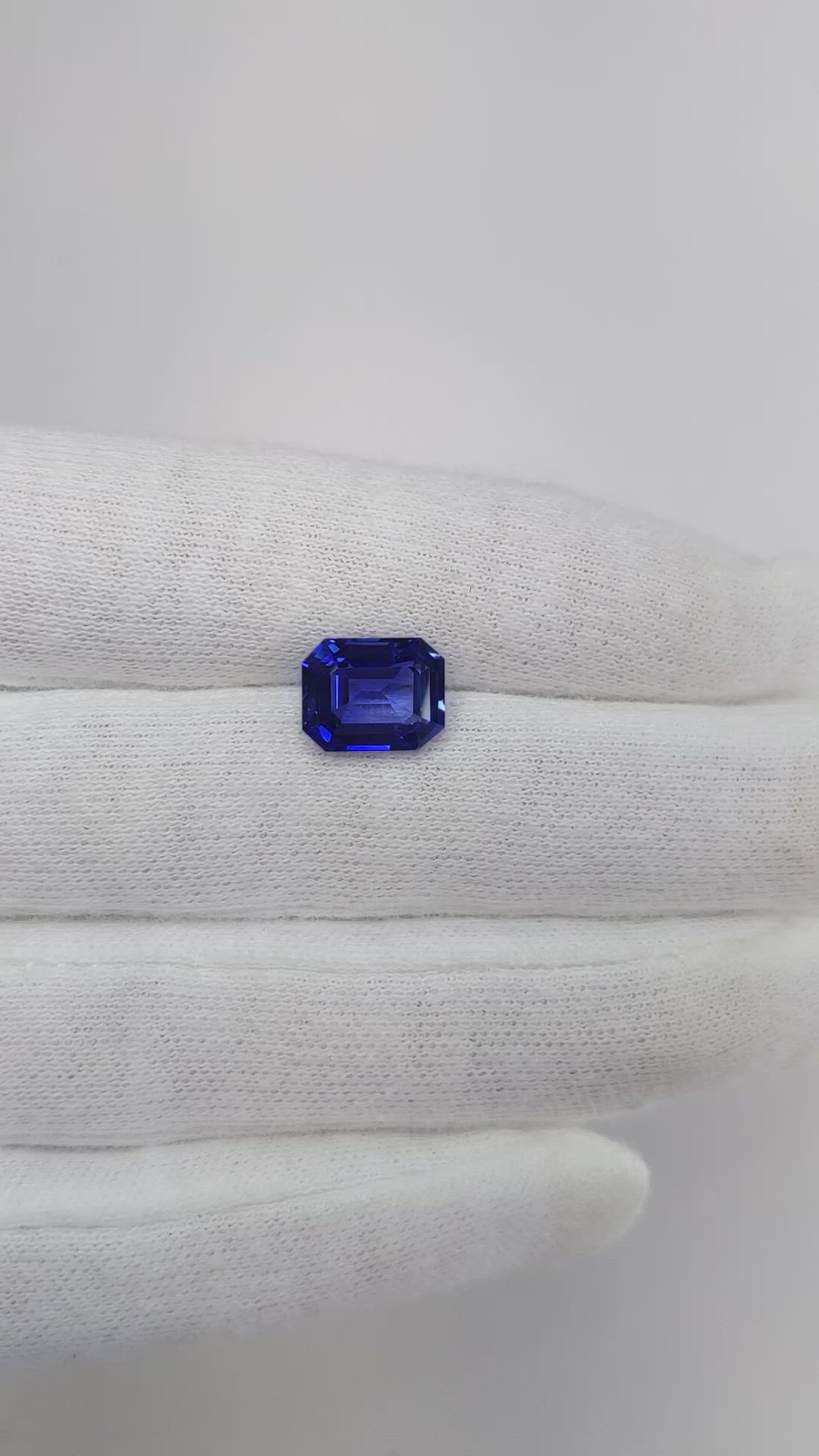 3.92 Ct. Blue Sapphire from Ceylon (Sri Lanka) Size Video