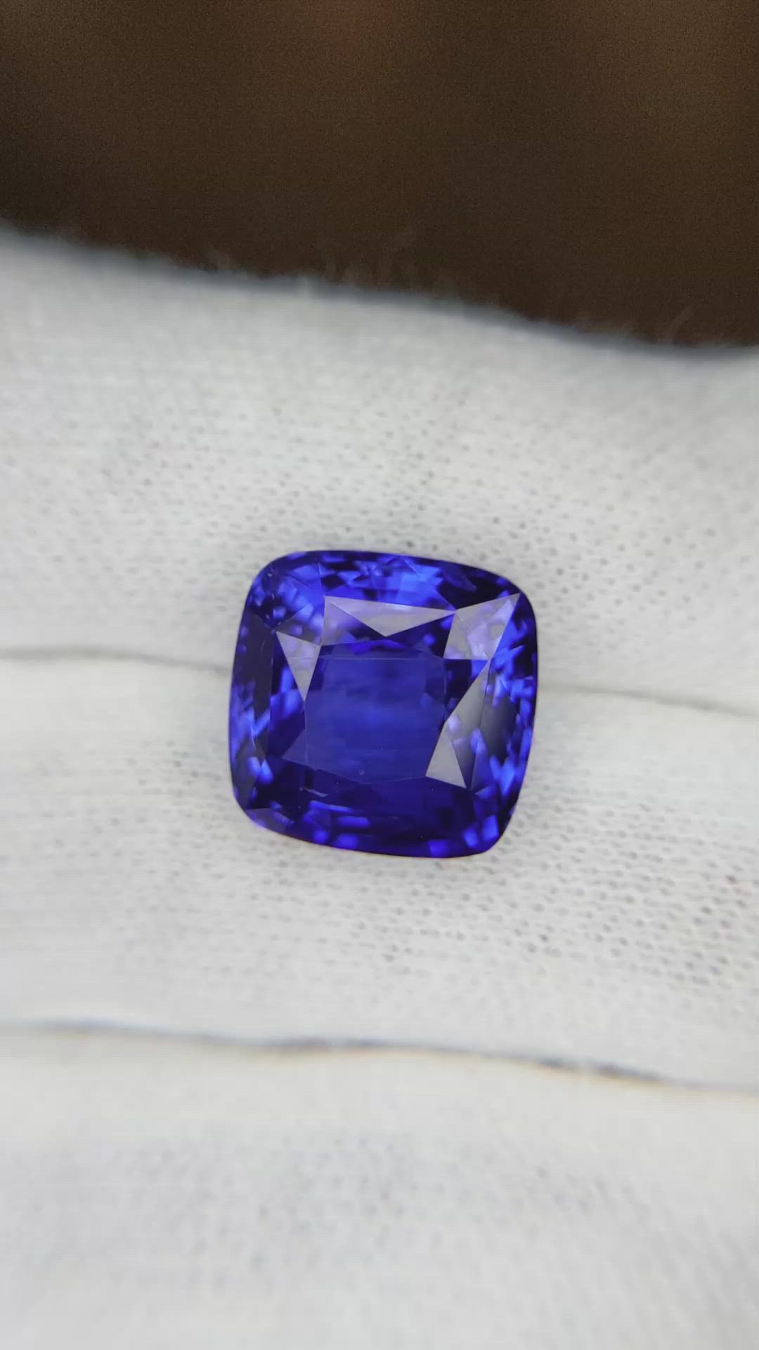 11.20 Ct. Blue Sapphire from Ceylon (Sri Lanka) Size Video