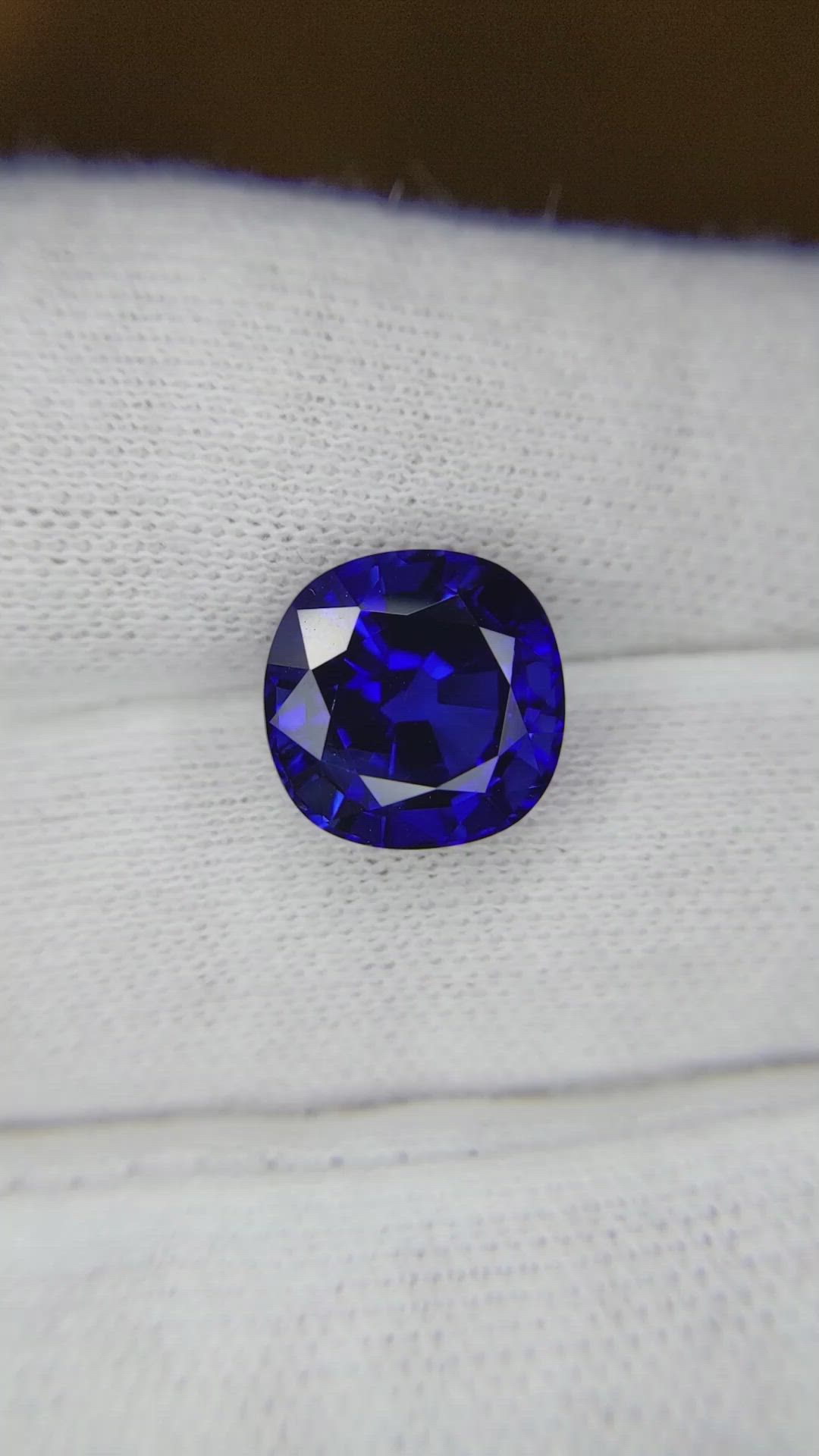 7.22 Ct. Blue Sapphire from Ceylon (Sri Lanka) Size Video