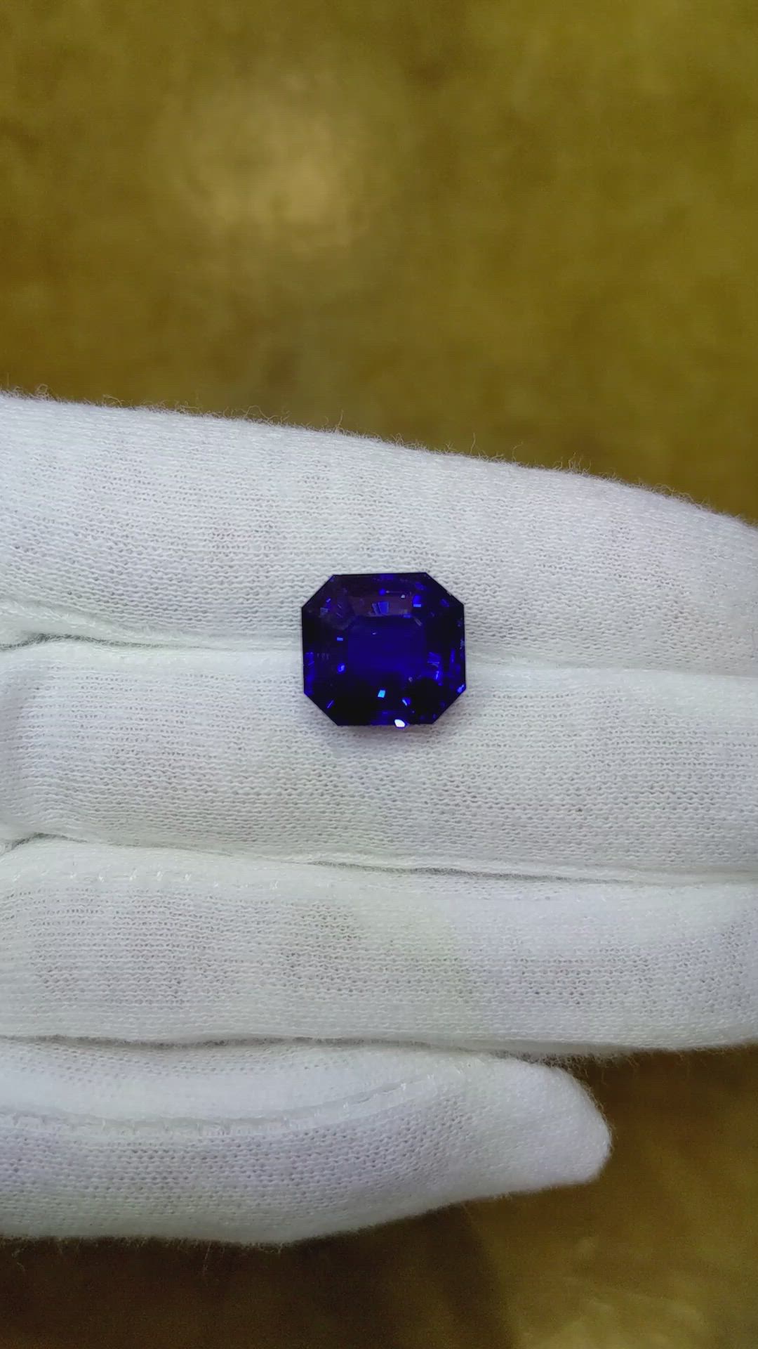 13.61 Ct. Blue Sapphire from Ceylon (Sri Lanka) Size Video