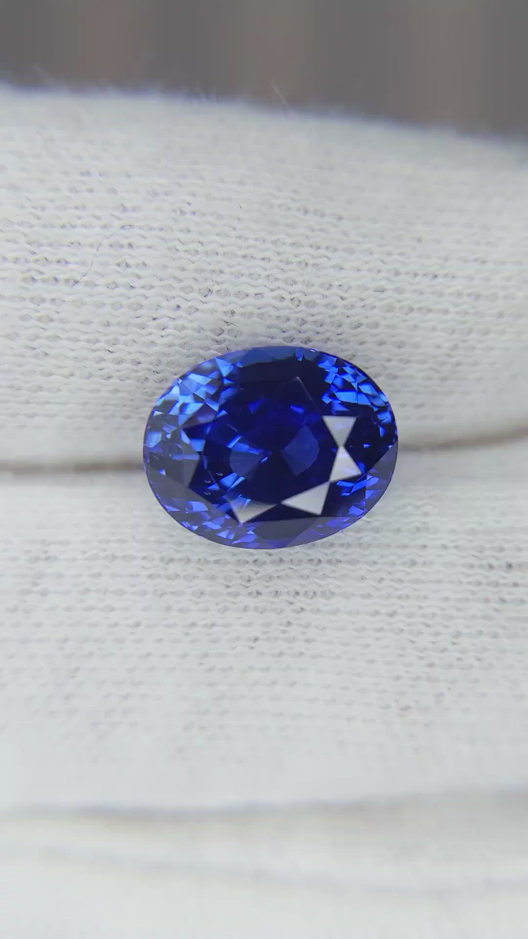 5.48 Ct. Blue Sapphire from Ceylon (Sri Lanka) Size Video