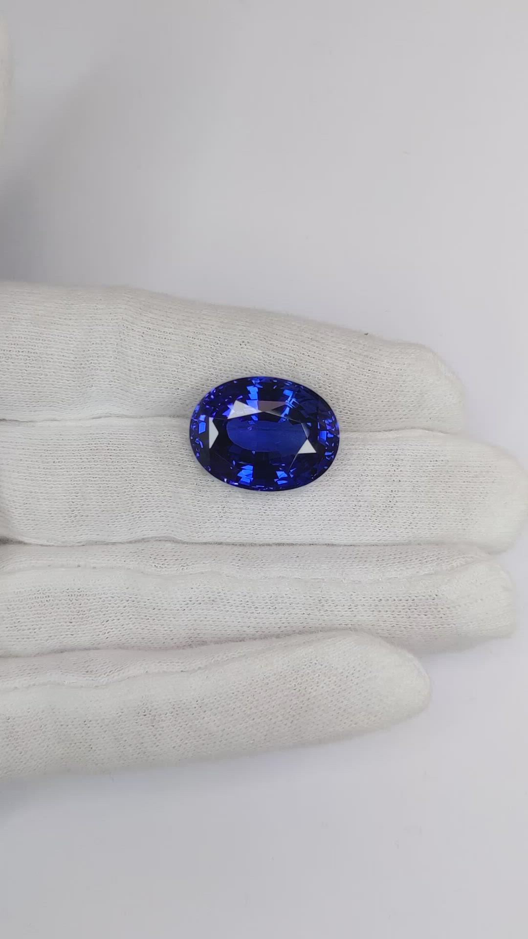 25.11 Ct. Blue Sapphire from Ceylon (Sri Lanka) Size Video