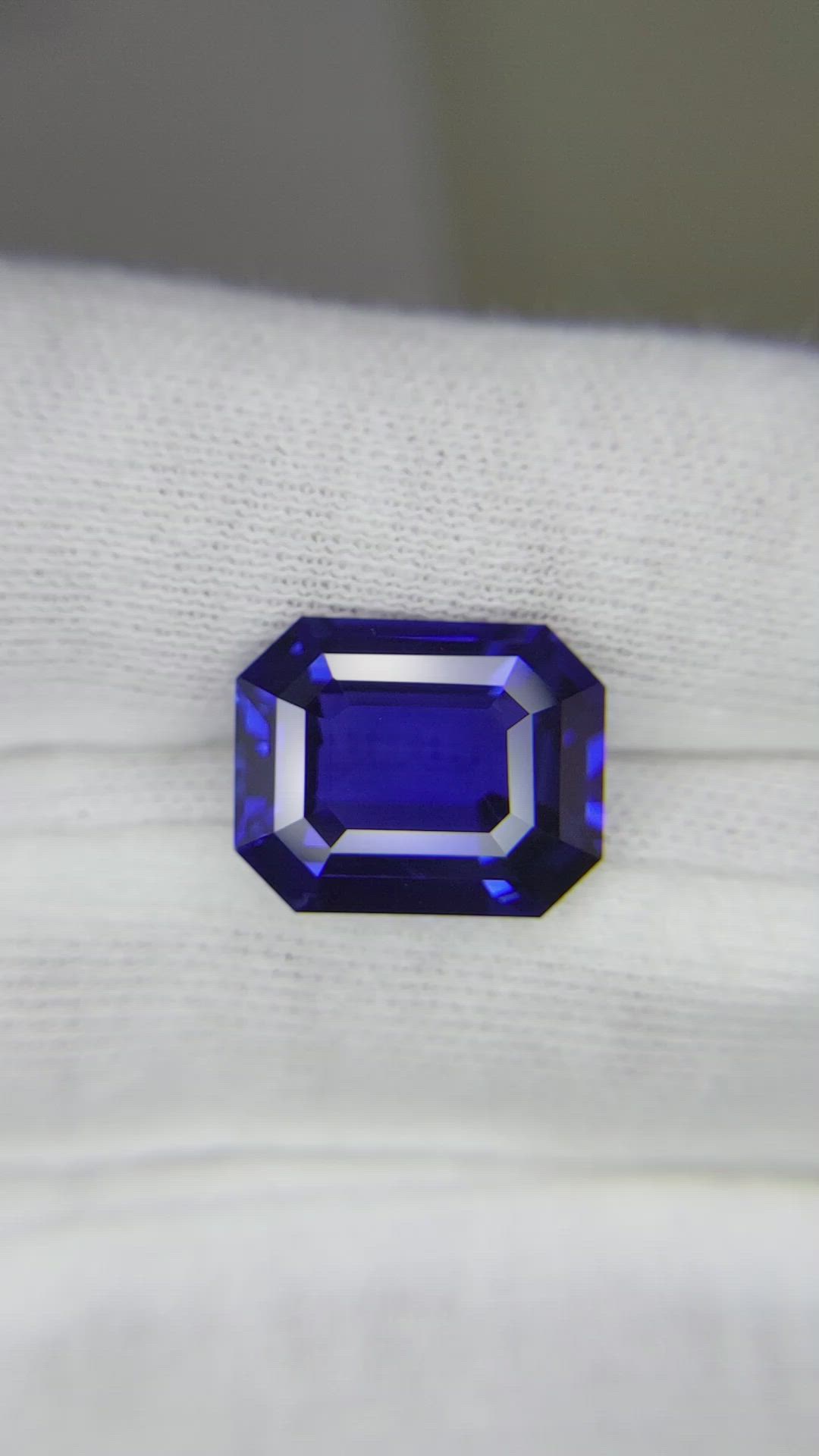 10.06 Ct. Blue Sapphire from Ceylon (Sri Lanka) Size Video