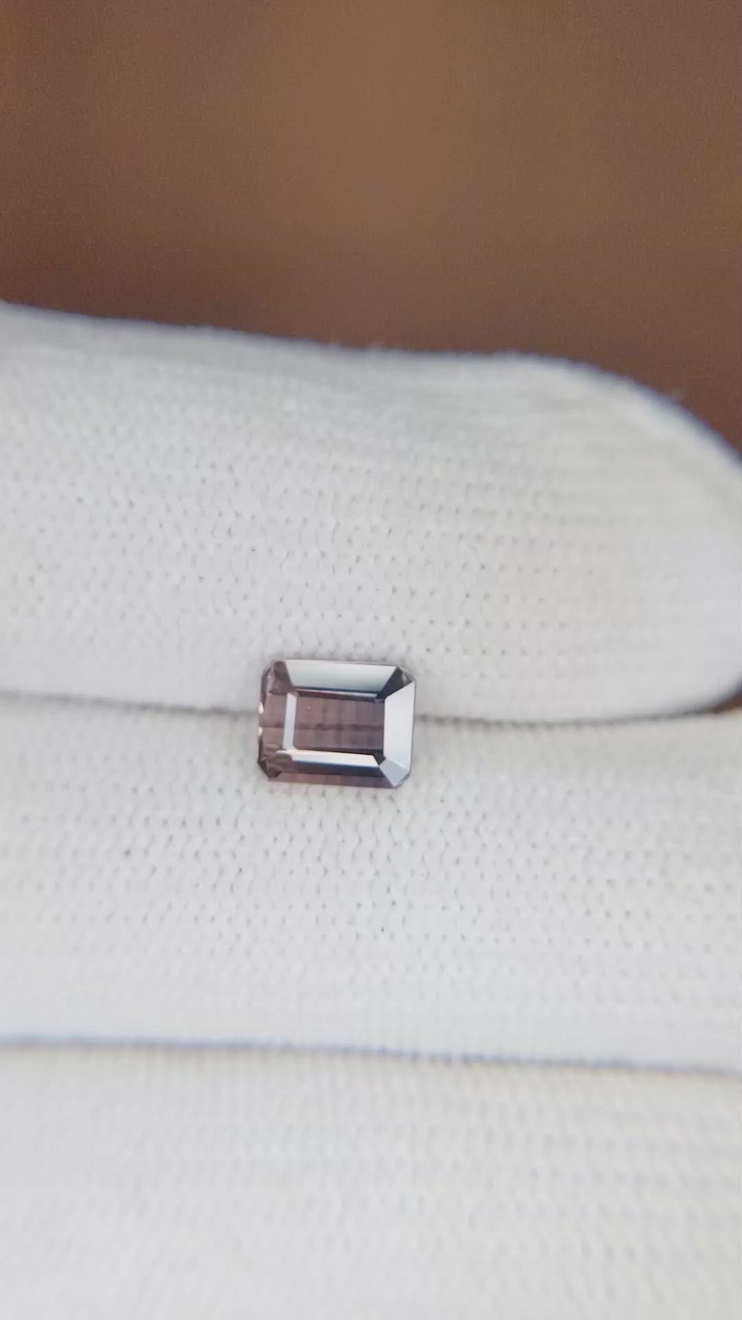 1.27 Ct. Bi Color Sapphire from Ceylon (Sri Lanka) Size Video