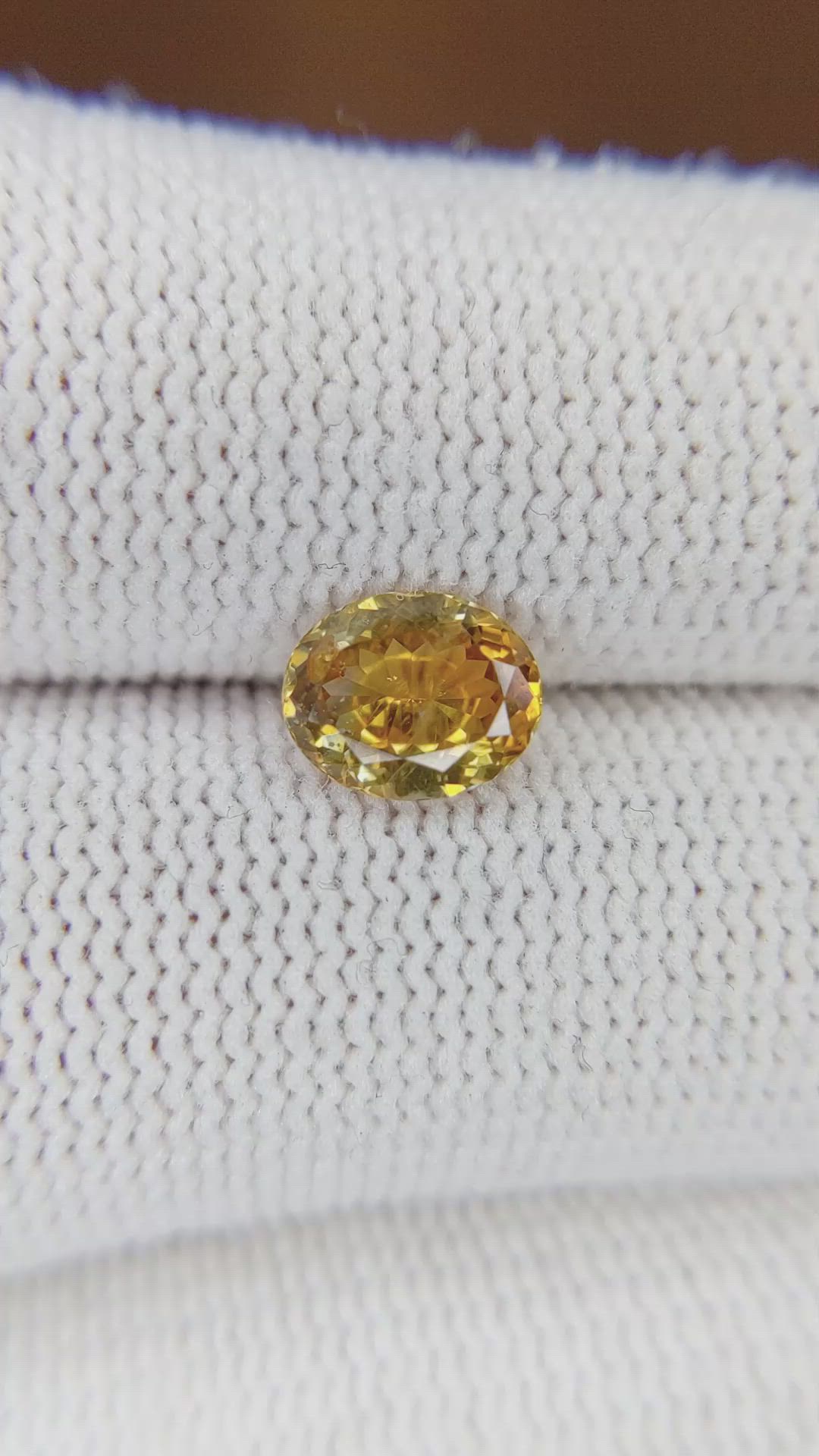1.22 Ct. Bi Color Sapphire from Ceylon (Sri Lanka) Size Video