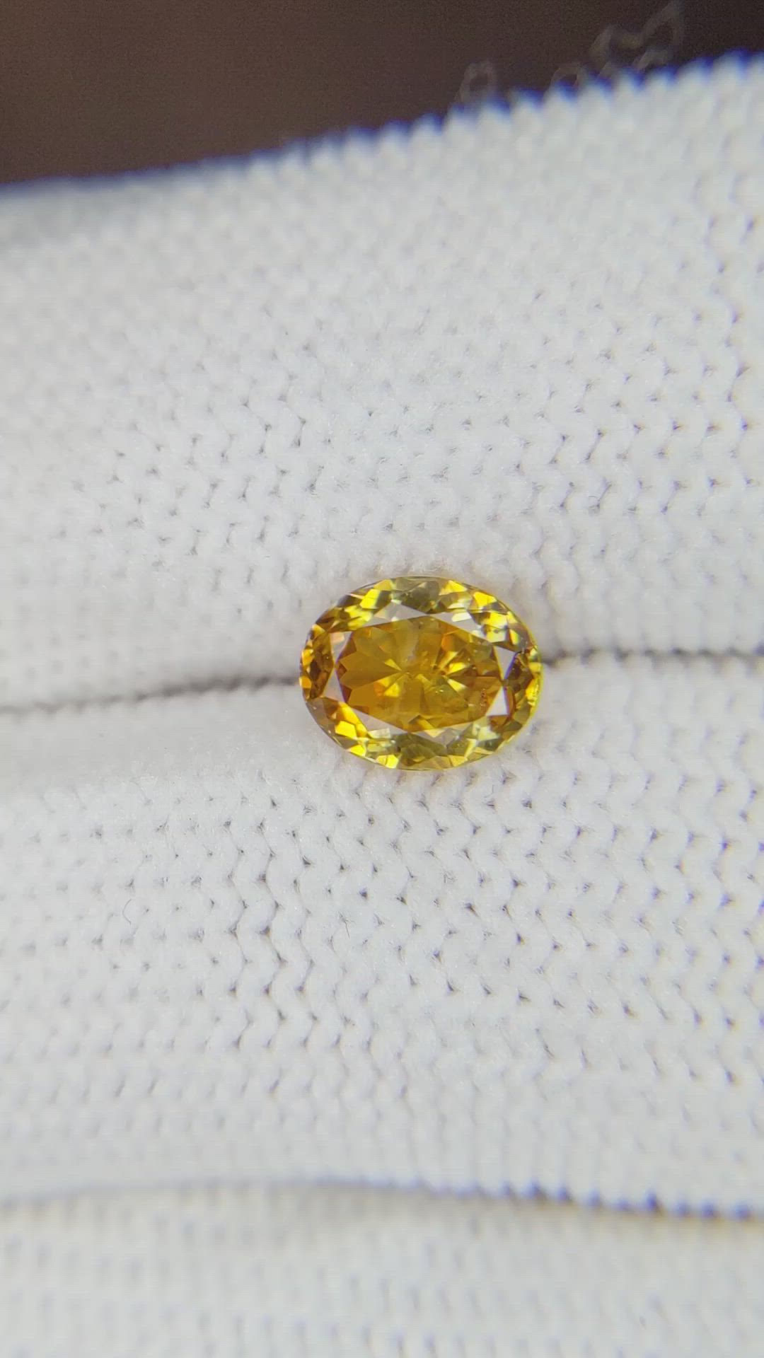 1.22 Ct. Sapphire from Ceylon (Sri Lanka) Size Video