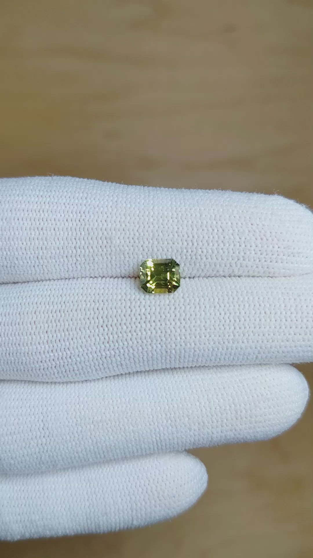 1.73 Ct. Bi Color Sapphire from Ceylon (Sri Lanka) Size Video