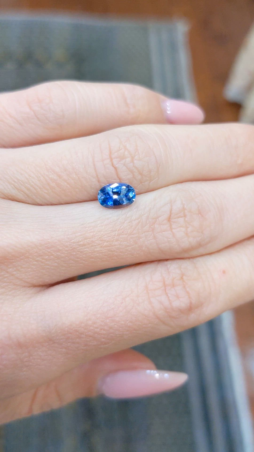 1.15 Ct. Bi Color Sapphire from Ceylon (Sri Lanka) Size Video