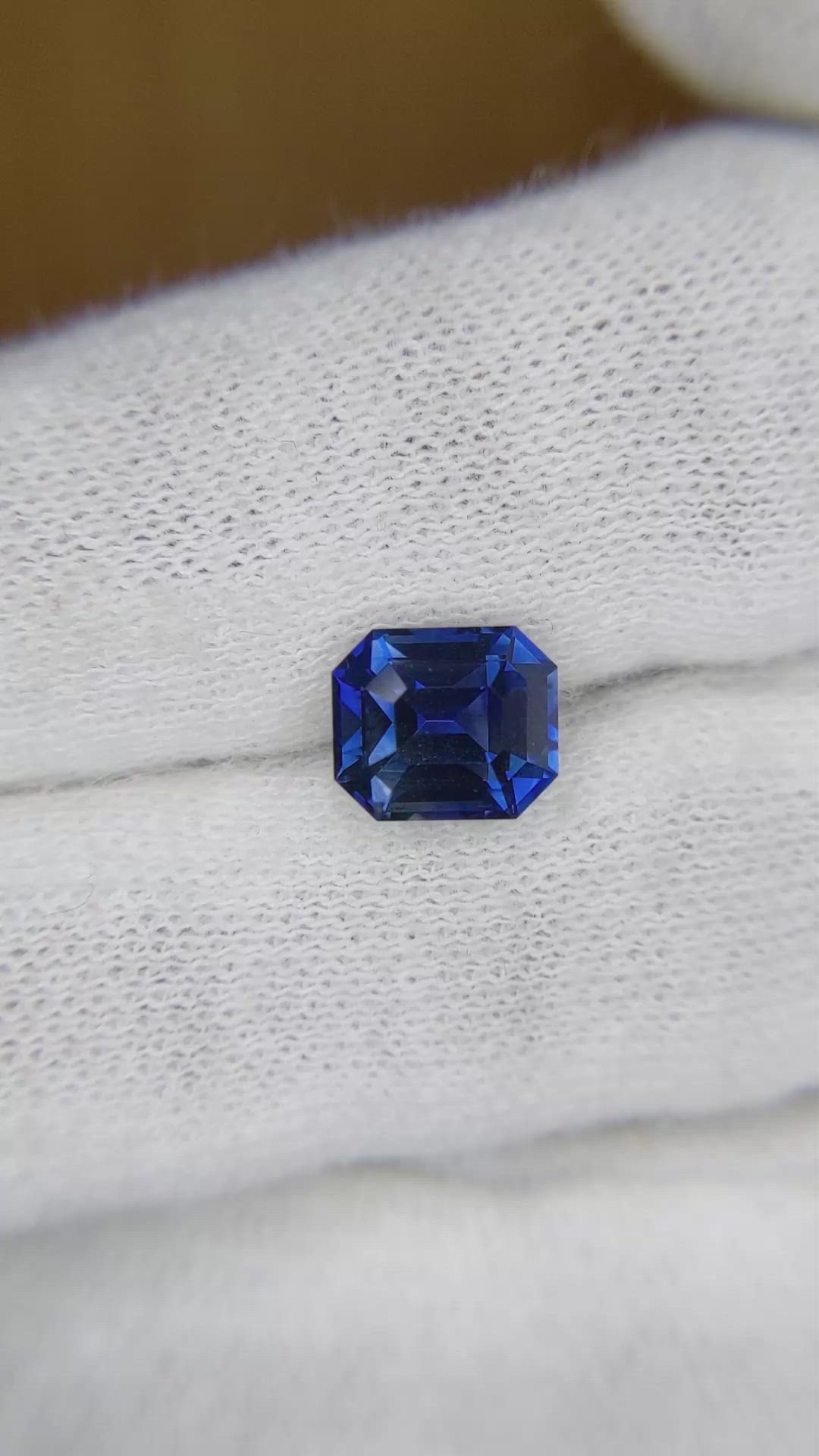 2.58 Ct. Bi Color Sapphire from Ceylon (Sri Lanka) Size Video