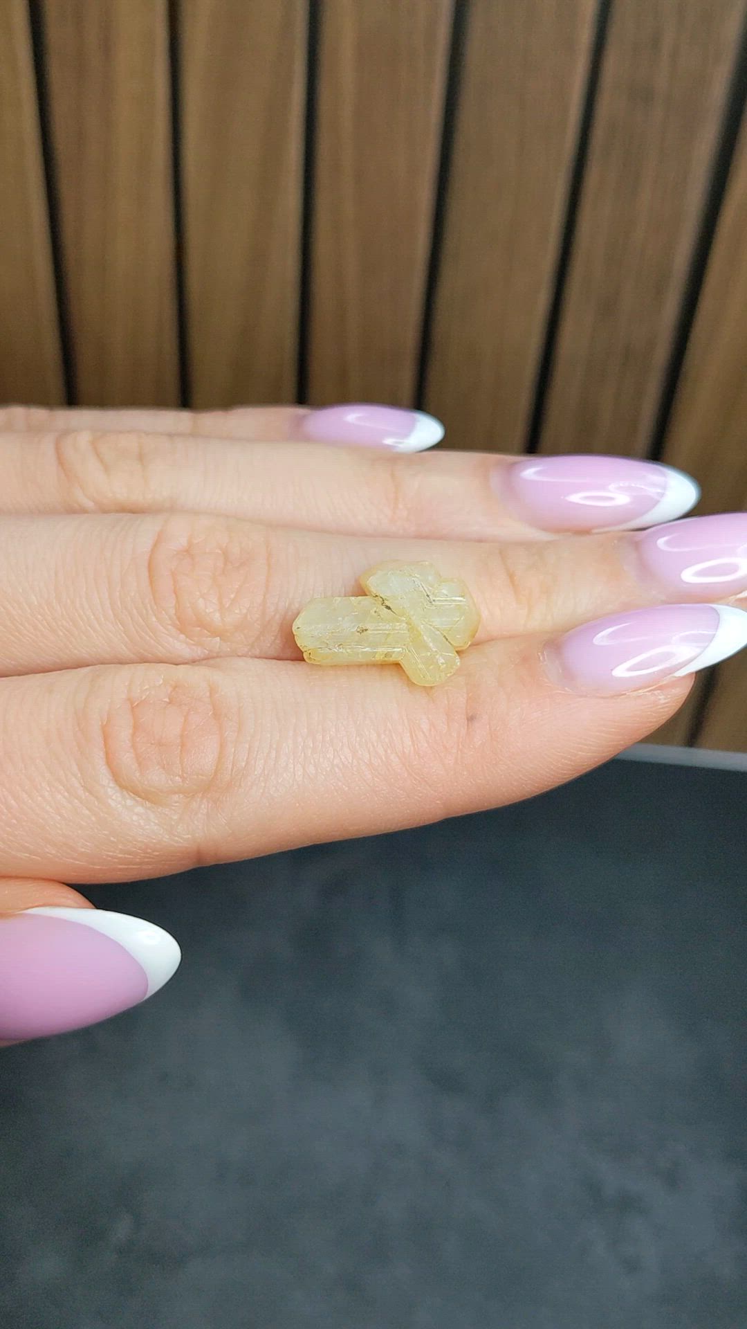 13.35 Ct. Yellow Rough Sapphire from Ceylon (Sri Lanka) Size Video