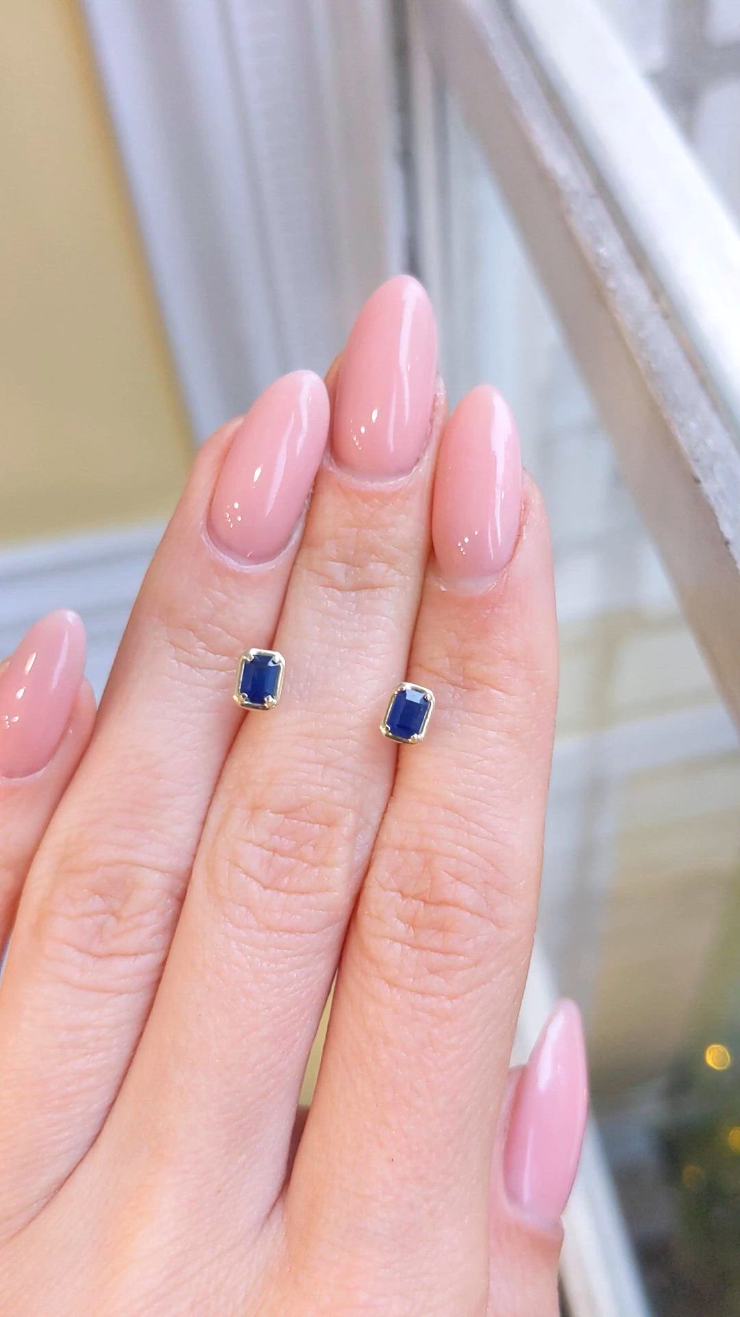 0.60&nbsp;Ct.Tw.Total Carat Weight Blue Sapphire Studs Earrings, 14K Yellow Gold Size Video