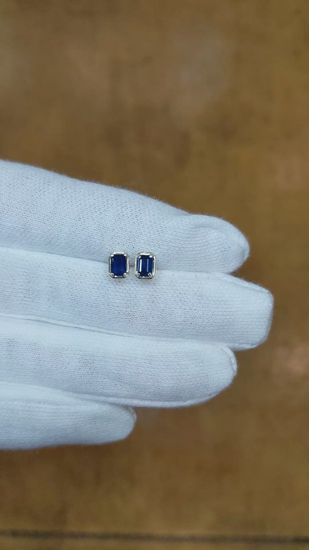 0.60&nbsp;Ct.Tw.Total Carat Weight Blue Sapphire Studs Earrings, 14K Yellow Gold Size Video