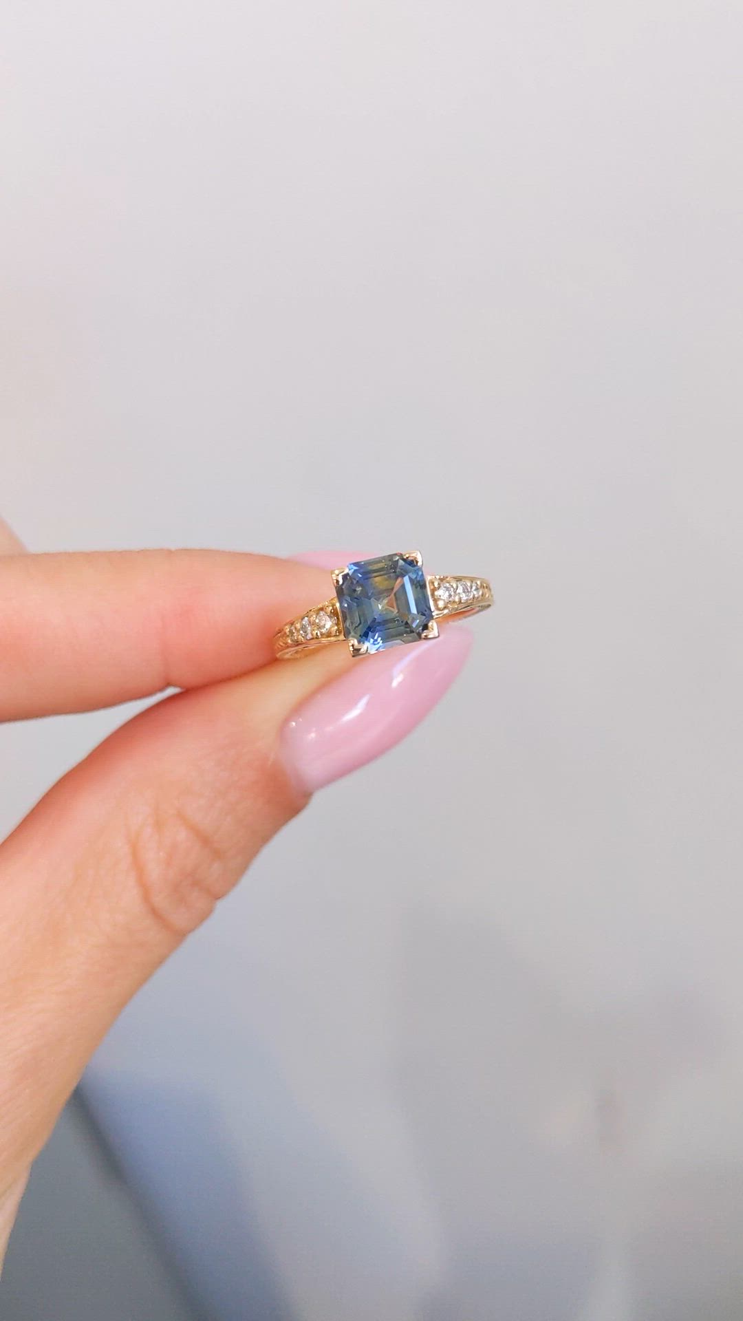 2.06 Ct. Bi Color Sapphire and Natural Diamond Antique Style Ring, 14K Yellow Gold Size Video