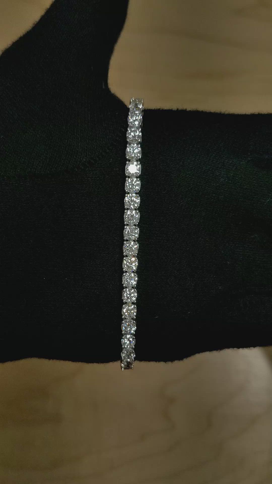 10.52&nbsp;Ct.Tw.Total Carat Weight Natural Diamond Pave Bracelet, 14K White Gold Size Video