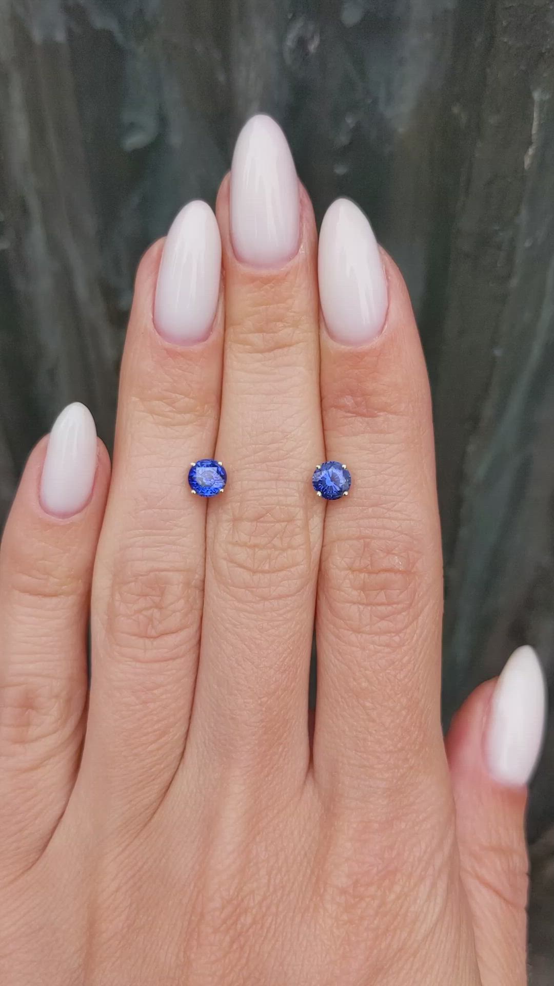 1.20&nbsp;Ct.Tw.Total Carat Weight Blue Sapphire Studs Earrings, 14K Yellow Gold Size Video