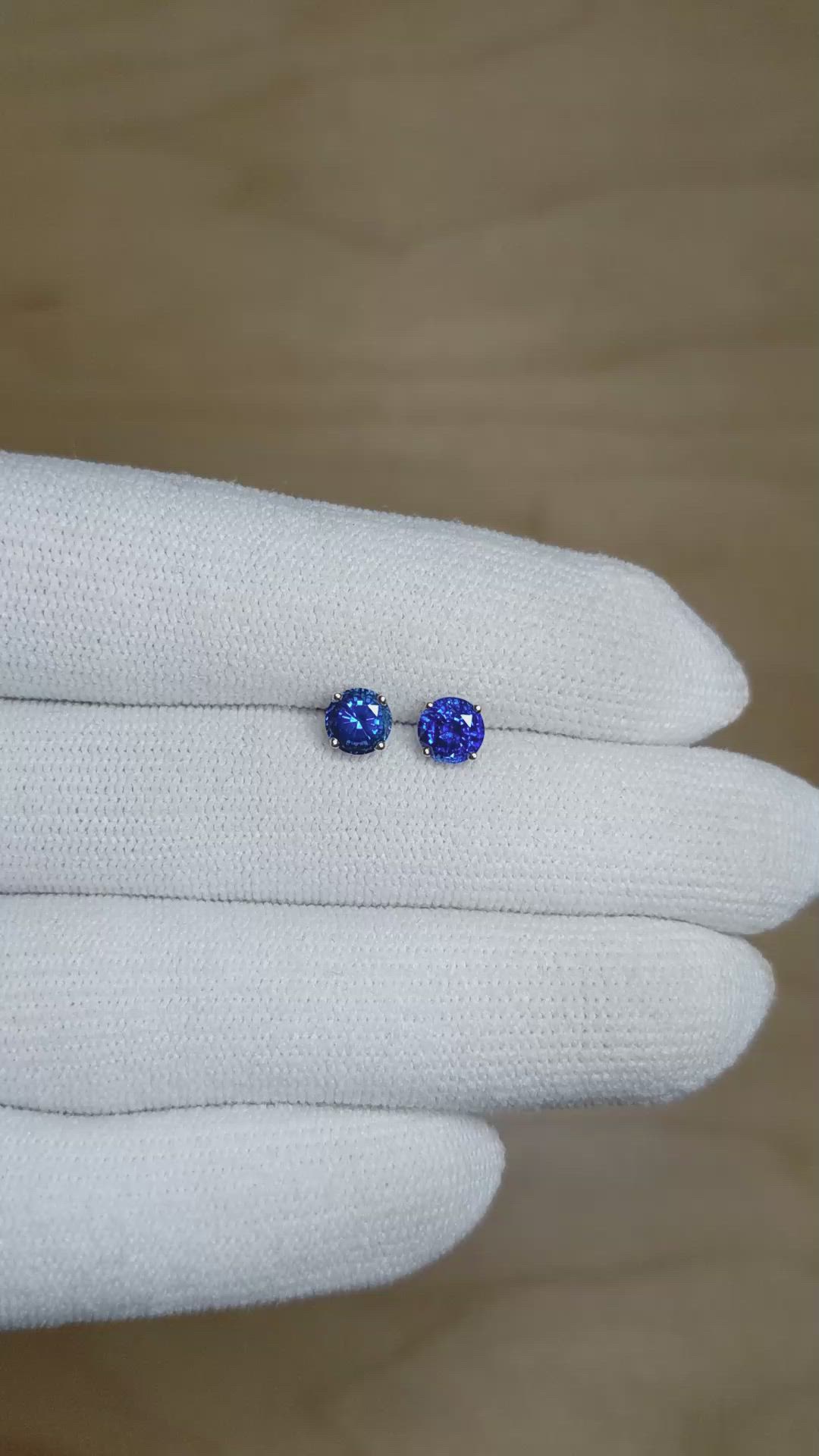 1.20&nbsp;Ct.Tw.Total Carat Weight Blue Sapphire Studs Earrings, 14K Yellow Gold Size Video