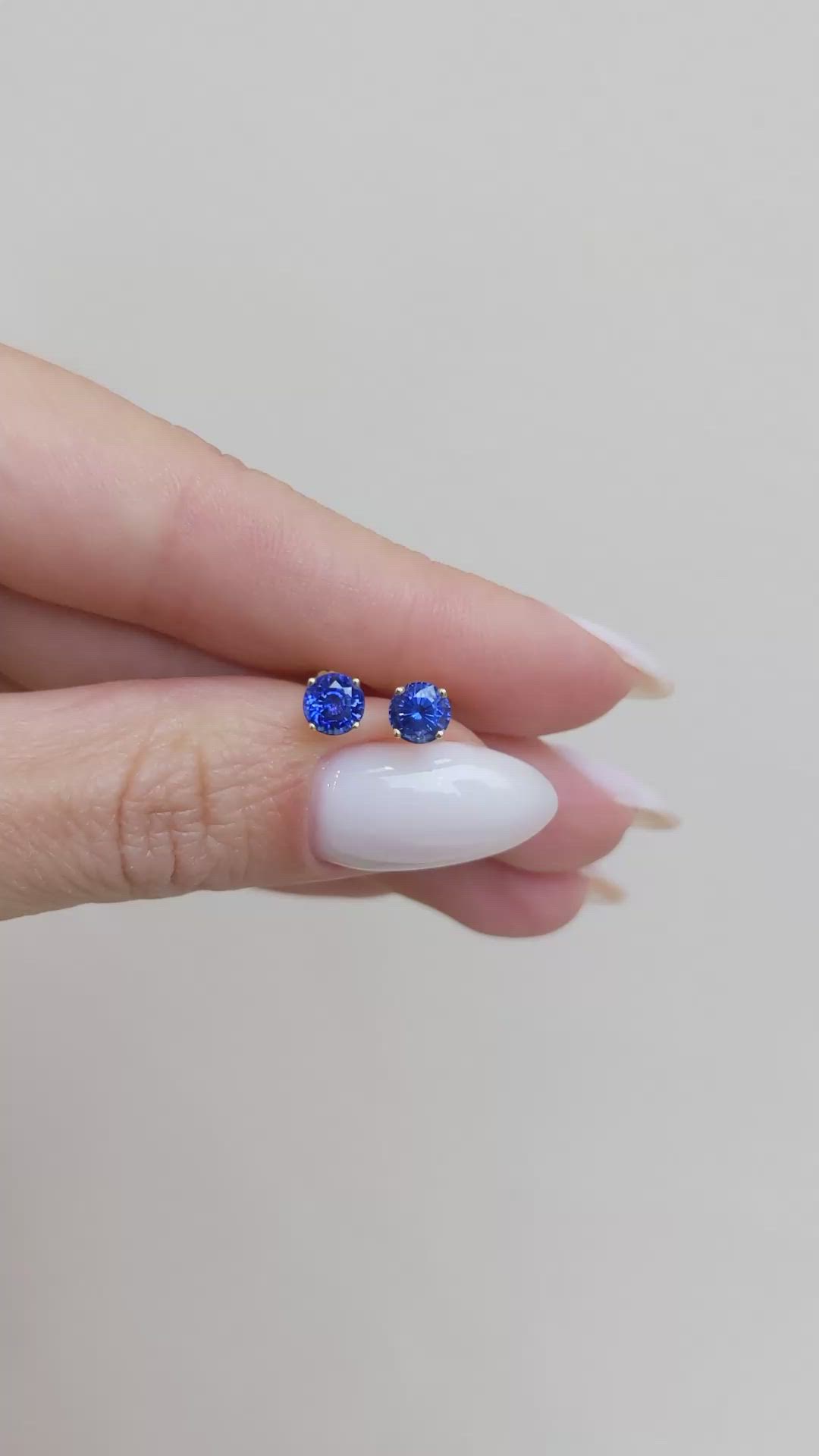 1.20&nbsp;Ct.Tw.Total Carat Weight Blue Sapphire Studs Earrings, 14K Yellow Gold Size Video