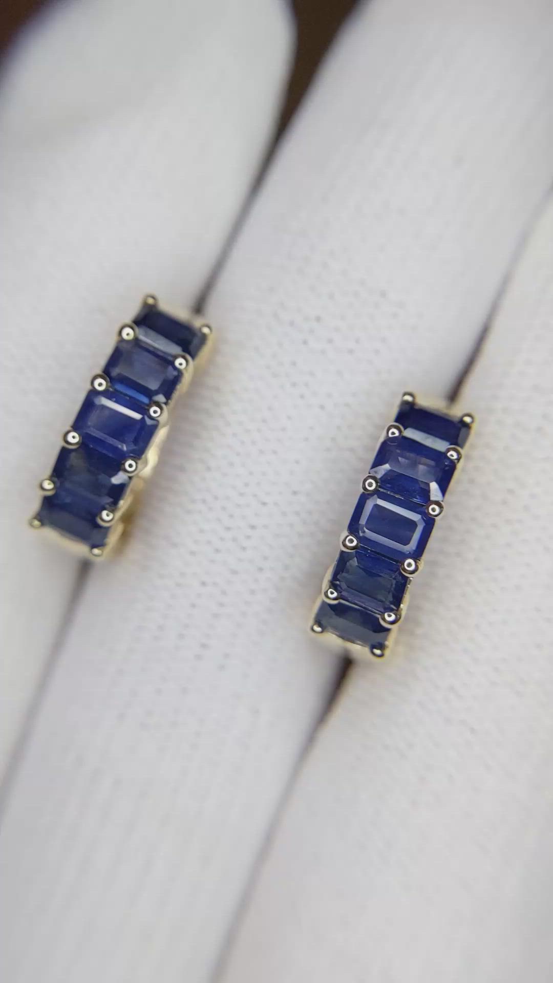 2.80&nbsp;Ct.Tw.Total Carat Weight Blue Sapphire Hoops Earrings, 14K Yellow Gold Size Video