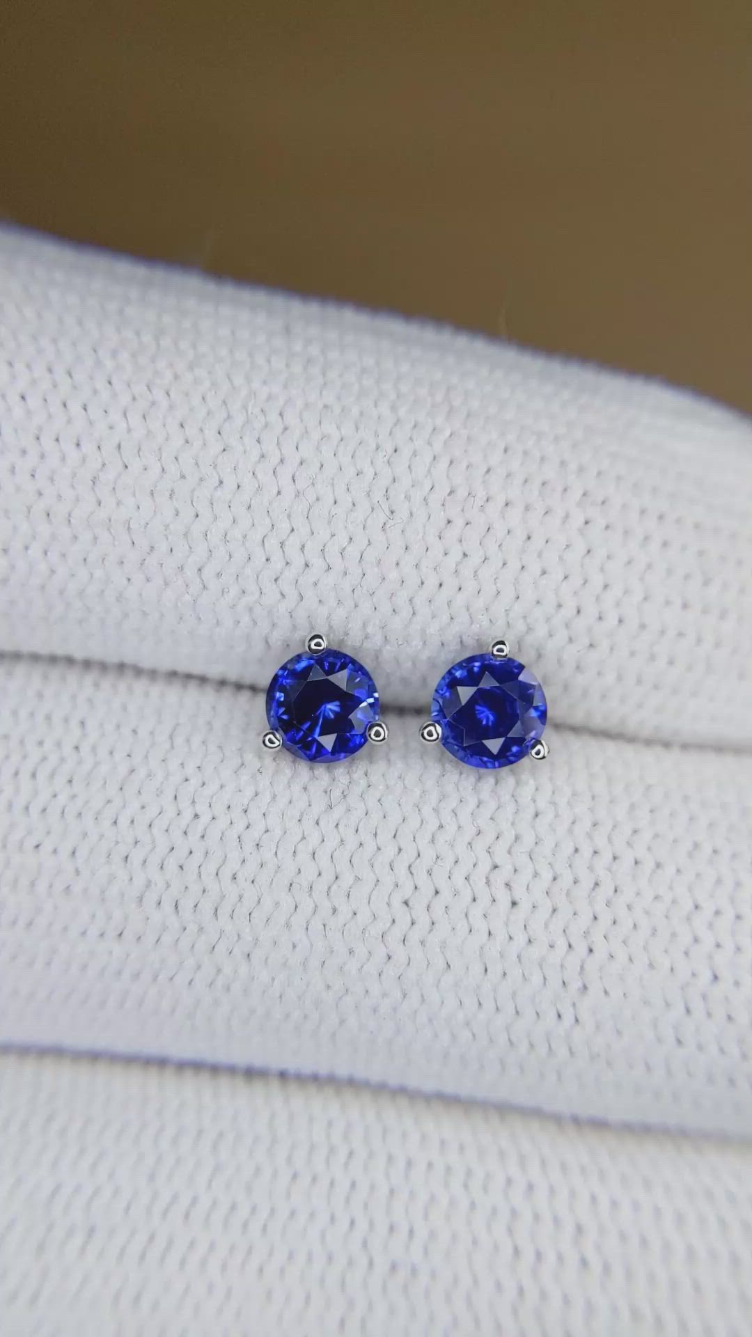 0.90&nbsp;Ct.Tw.Total Carat Weight Blue Sapphire Studs Earrings, 14K White Gold Size Video