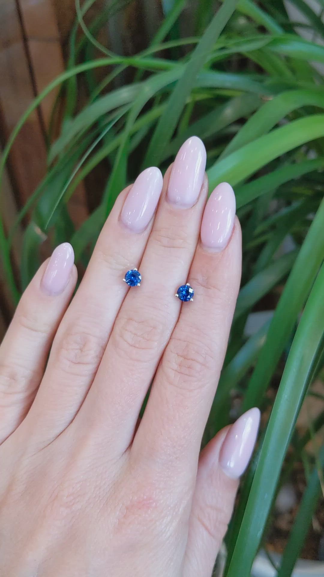 0.90&nbsp;Ct.Tw.Total Carat Weight Blue Sapphire Studs Earrings, 14K White Gold Size Video