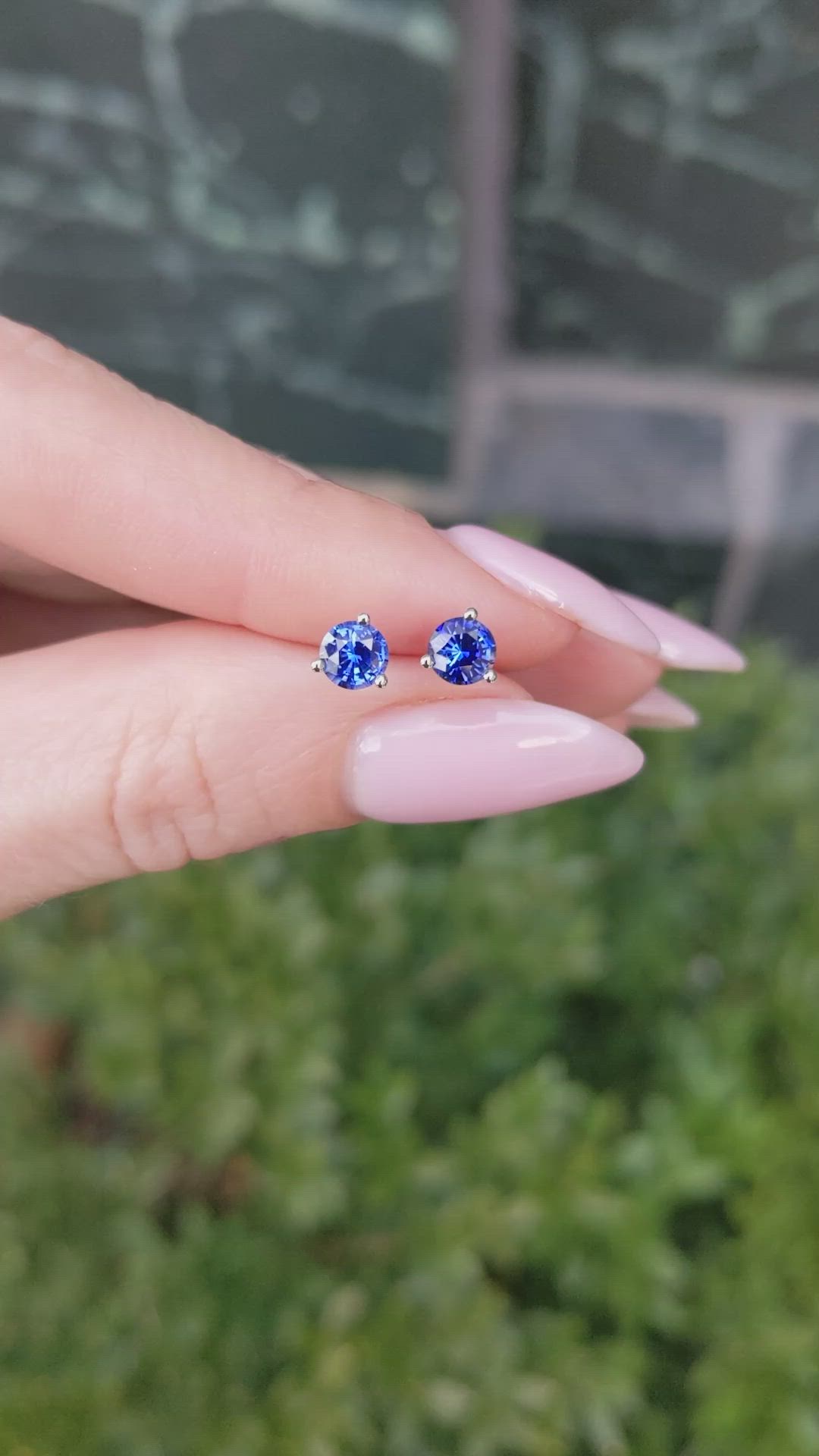 0.90&nbsp;Ct.Tw.Total Carat Weight Blue Sapphire Studs Earrings, 14K White Gold Size Video