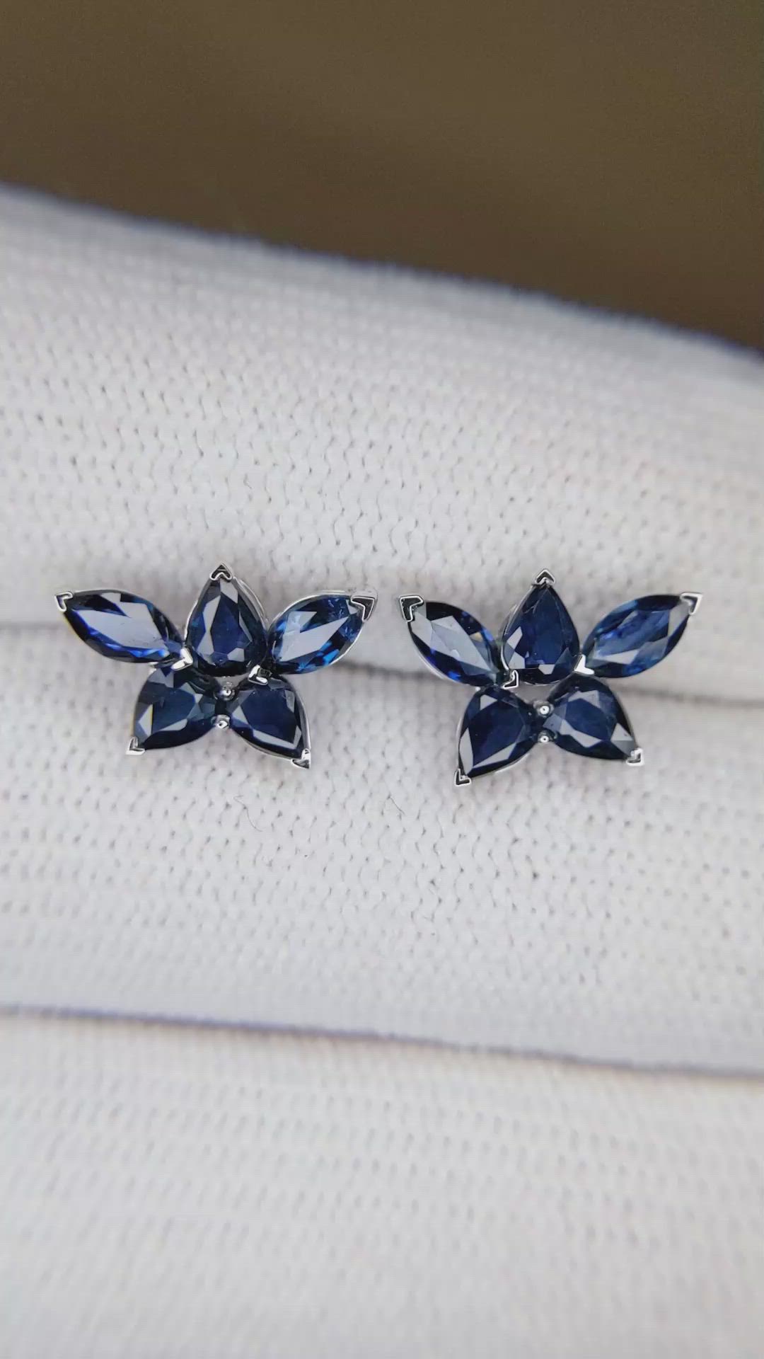 1.65&nbsp;Ct.Tw.Total Carat Weight Blue Sapphire Studs Earrings, 14K White Gold Size Video