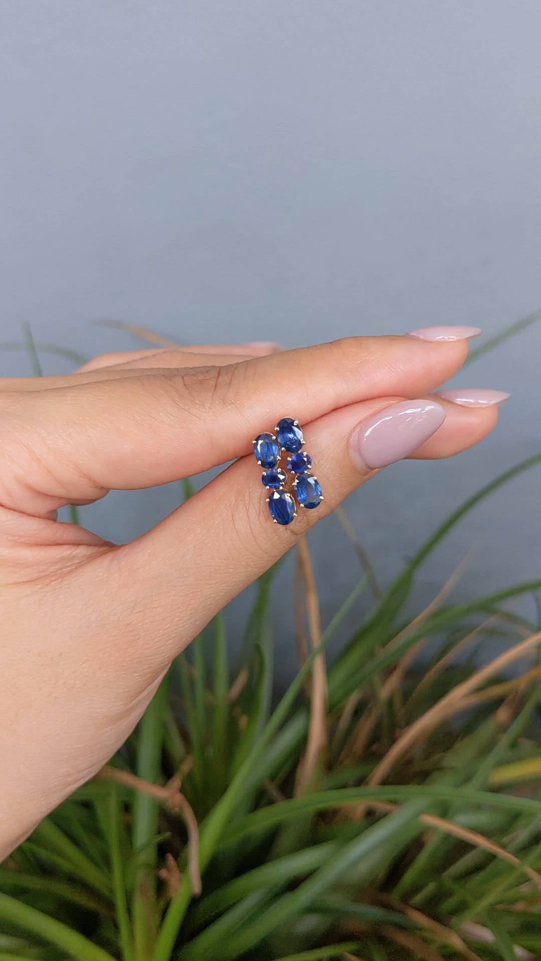 0.65&nbsp;Ct.Tw.Total Carat Weight Blue Sapphire Studs Earrings, 14K Yellow Gold Size Video