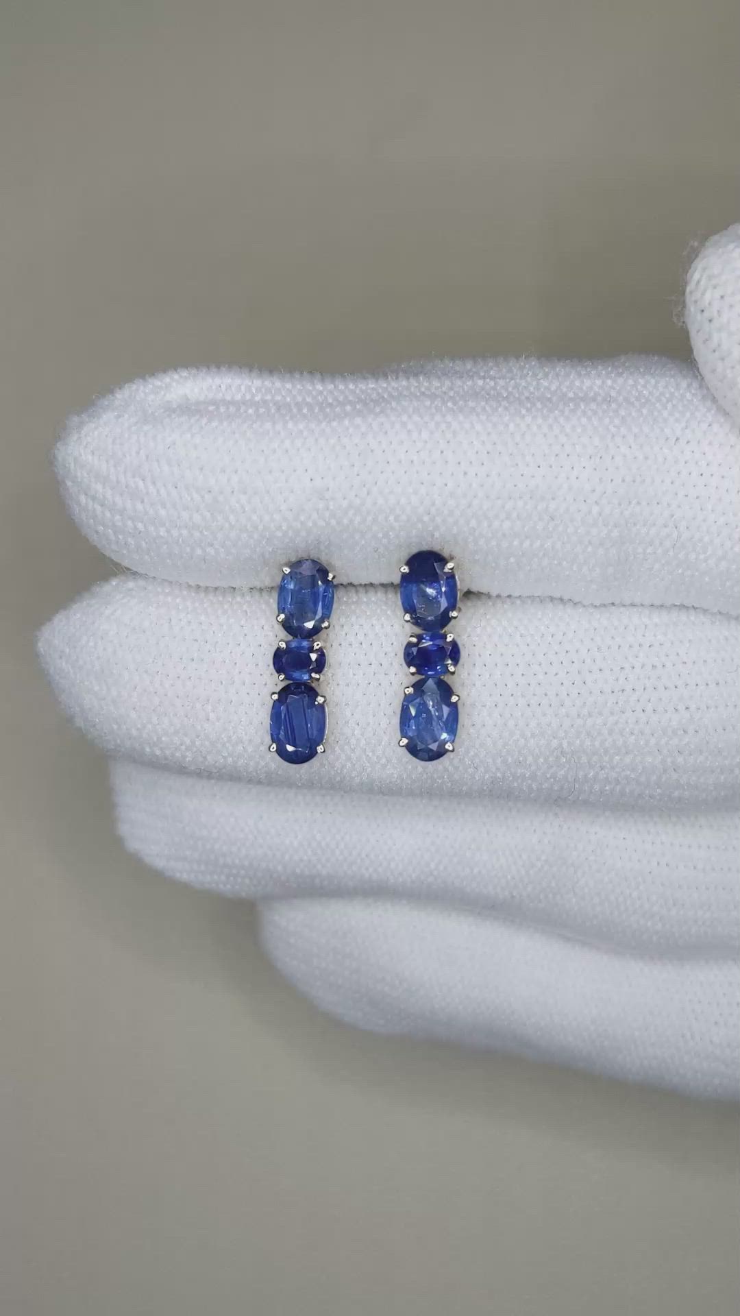 0.65&nbsp;Ct.Tw.Total Carat Weight Blue Sapphire Studs Earrings, 14K Yellow Gold Size Video