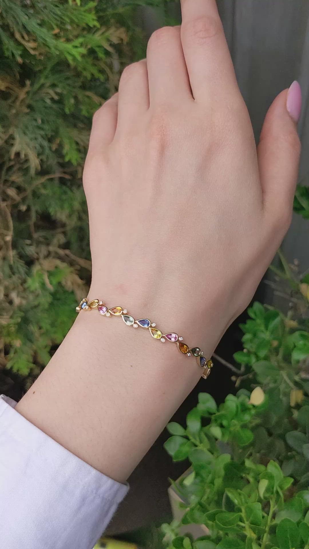7.59&nbsp;Ct.Tw.Total Carat Weight Multi Color Sapphire and Natural Diamond Bezel Bracelet, 14K Yellow Gold Size Video
