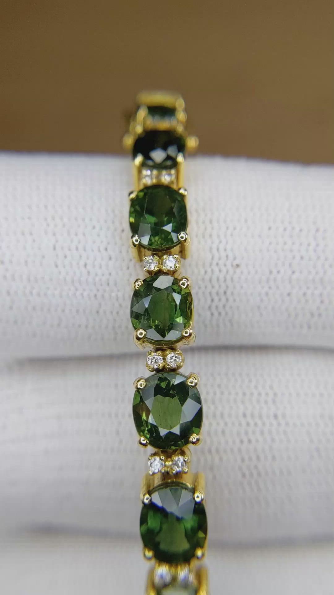 50.50 Ct. Green Sapphire and Natural Diamond Tennis/Riviere Necklace, 18K Yellow Gold Size Video