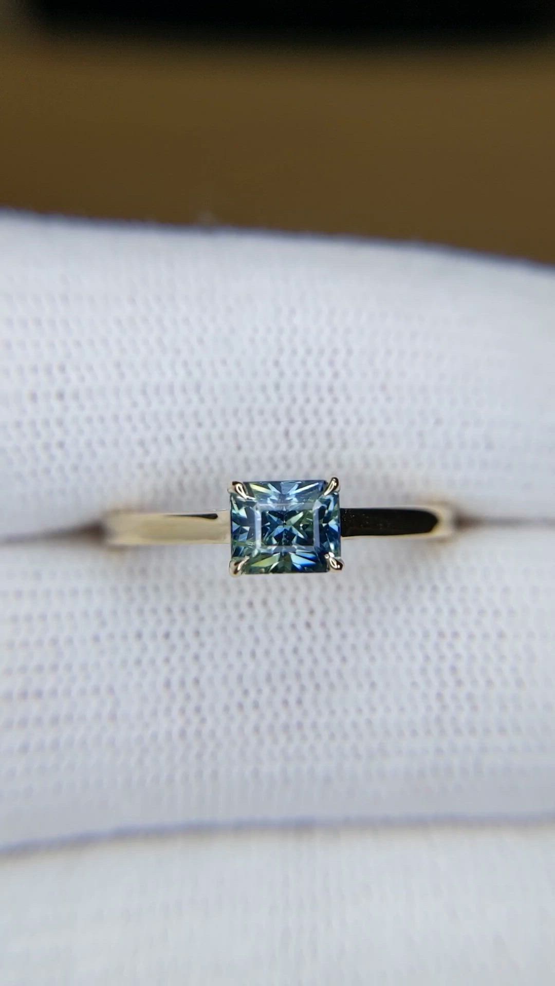 0.90 Ct. Bi Color / Parti Sapphire Solitaire Ring, 14K Yellow Gold Size Video