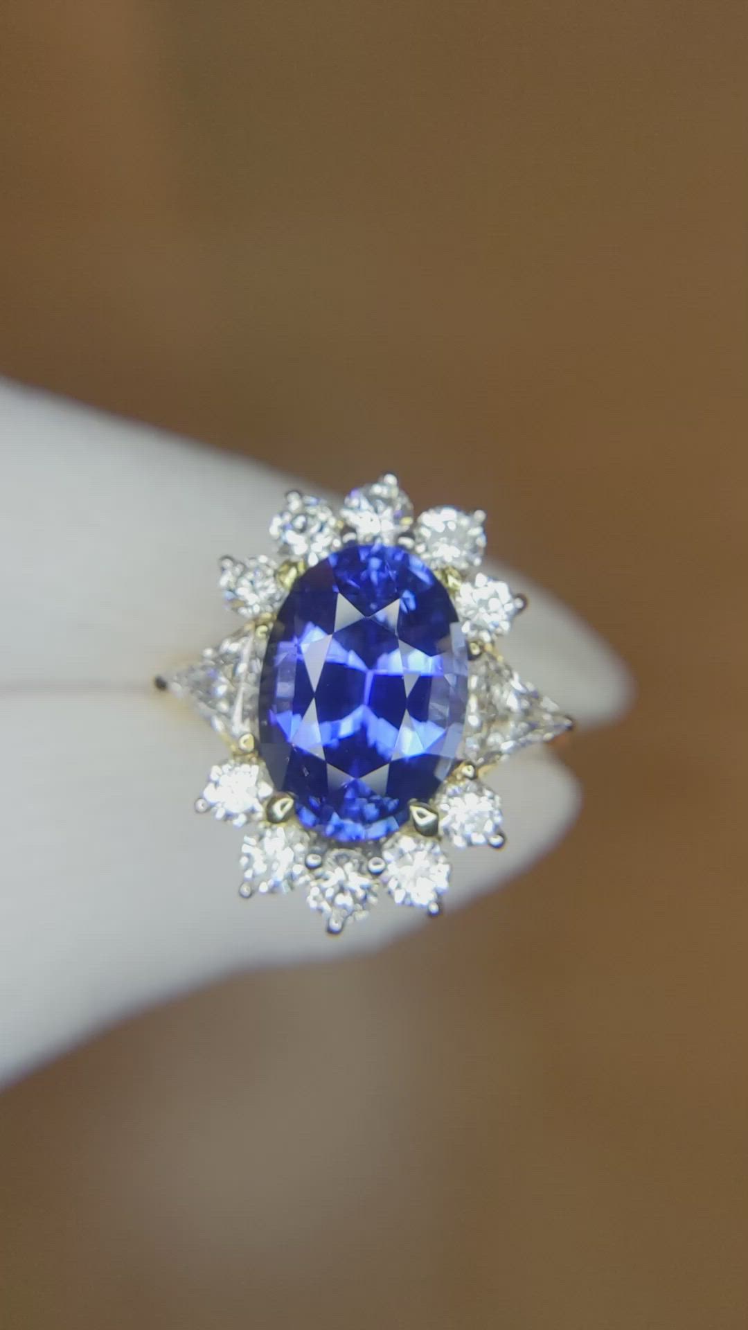 5.28 Ct. Blue Sapphire and Natural Diamond Halo Ring, 18K Yellow Gold Size Video